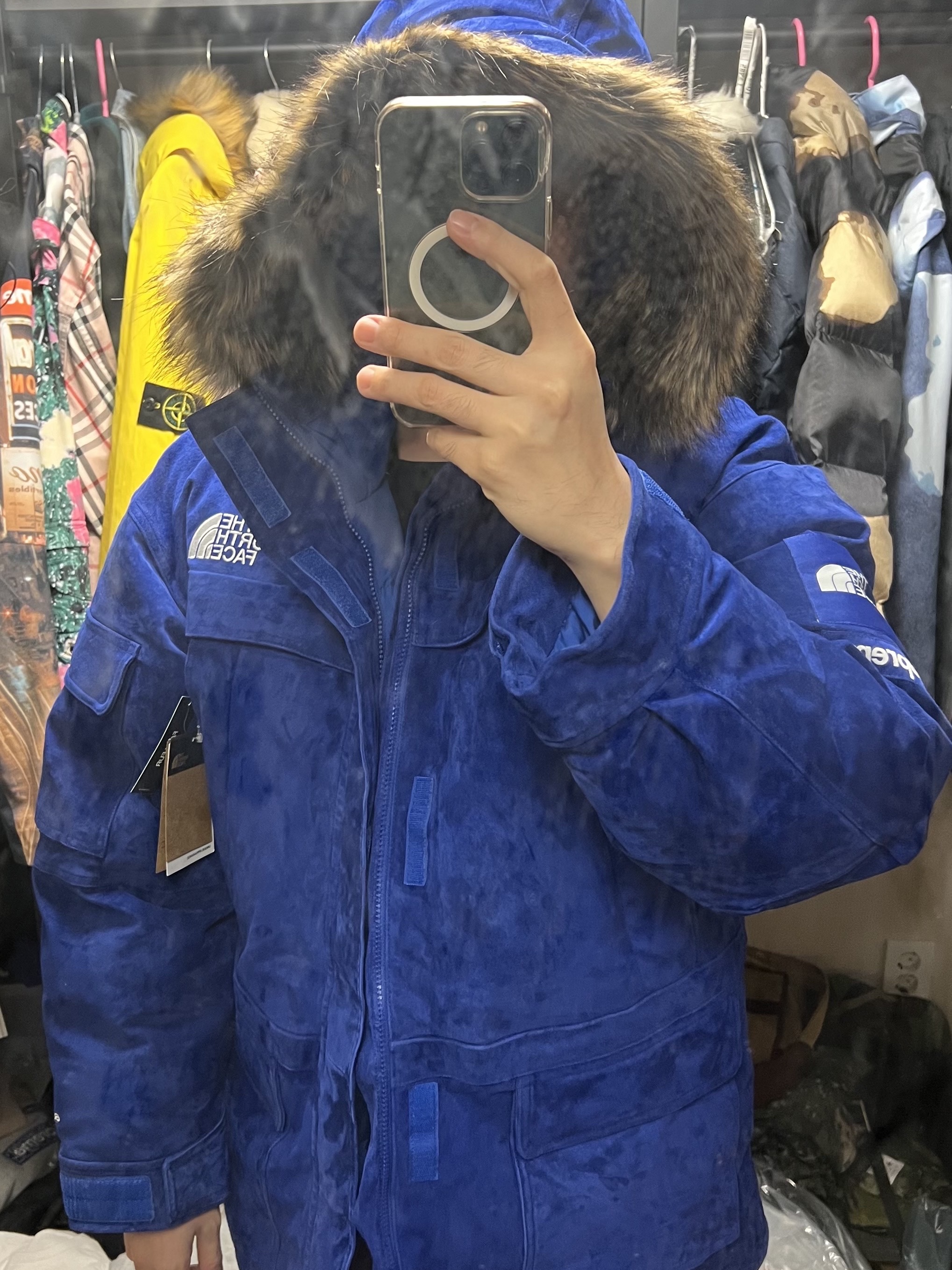 Supreme x The North Face Suede 600-Fill Down Parka Blue - 23FW 착용 스타일