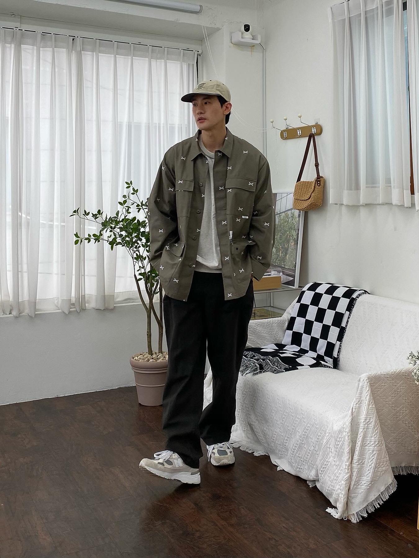 New Balance 992 Made in USA White Silver 착용 스타일 - 1