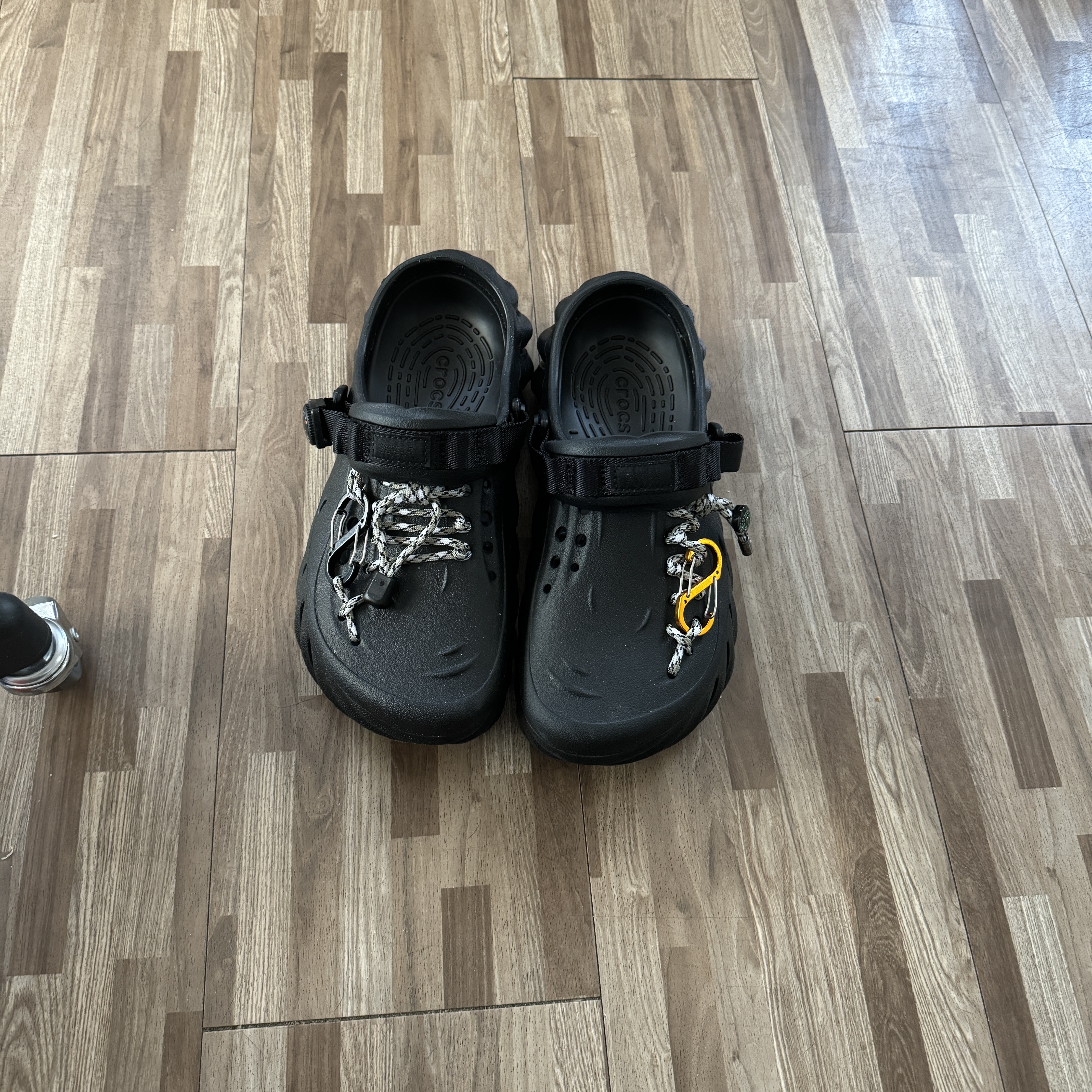 Crocs Echo Clog Black 착용 스타일