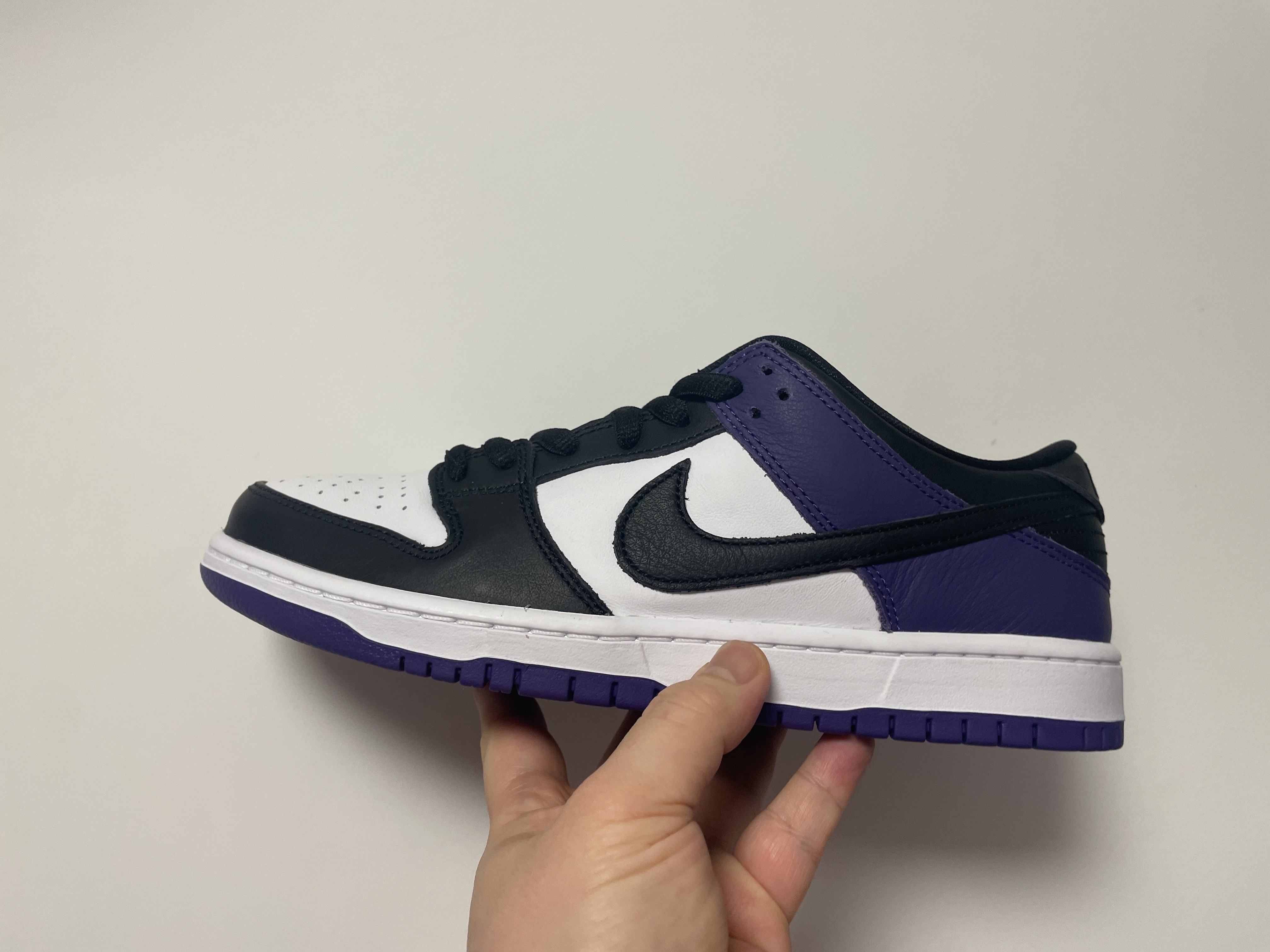 Nike SB Dunk Low Pro Court Purple 착용 스타일 - 1