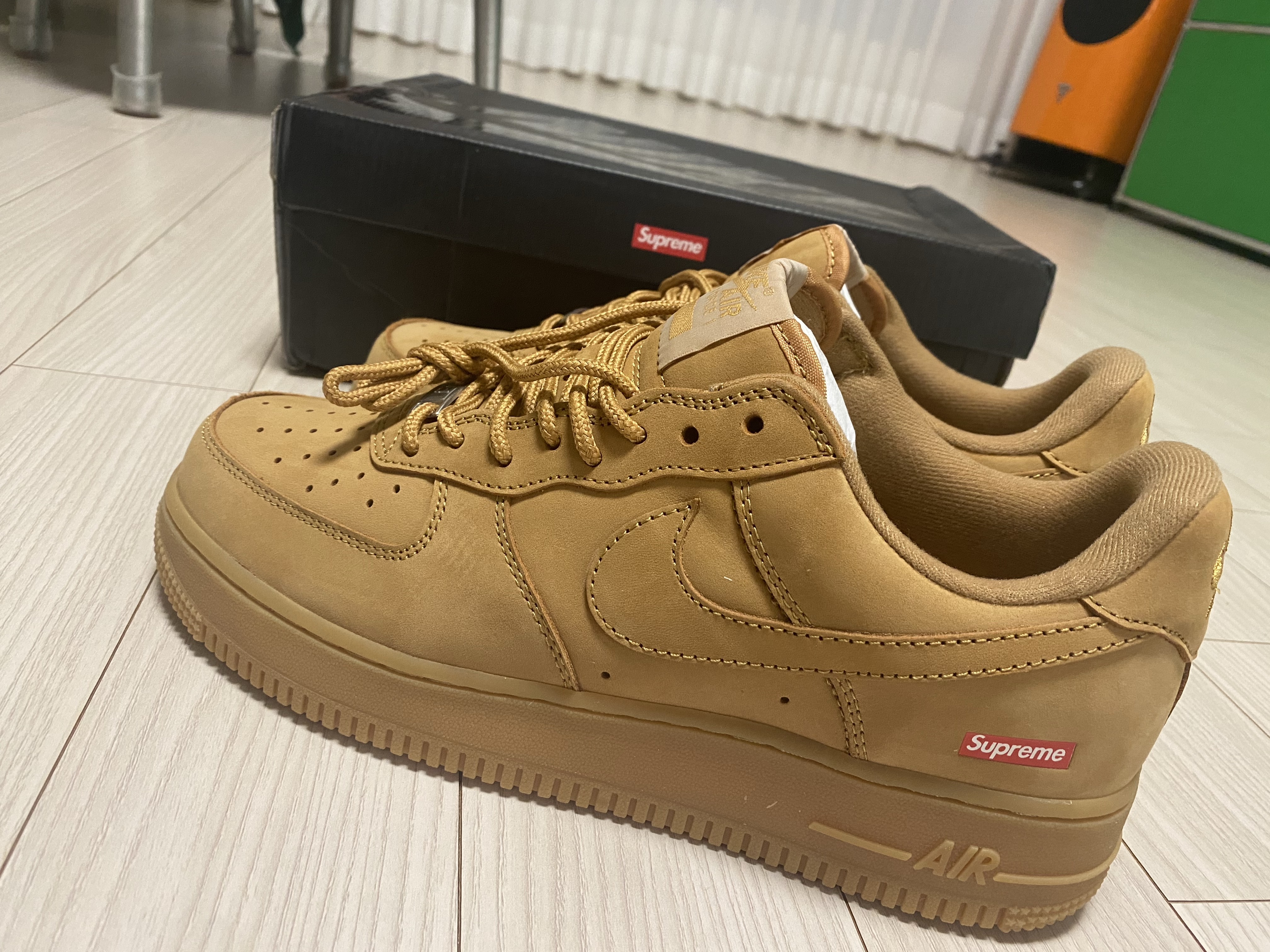 Nike x Supreme Air Force 1 Low Flax 착용 스타일