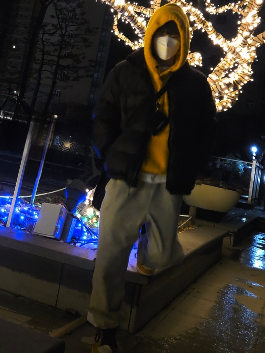 IAB Studio x LMC Boa Fleece Hoodie Yellow, The North Face 1992 Nuptse Jacket Black 착용 스타일 - 1
