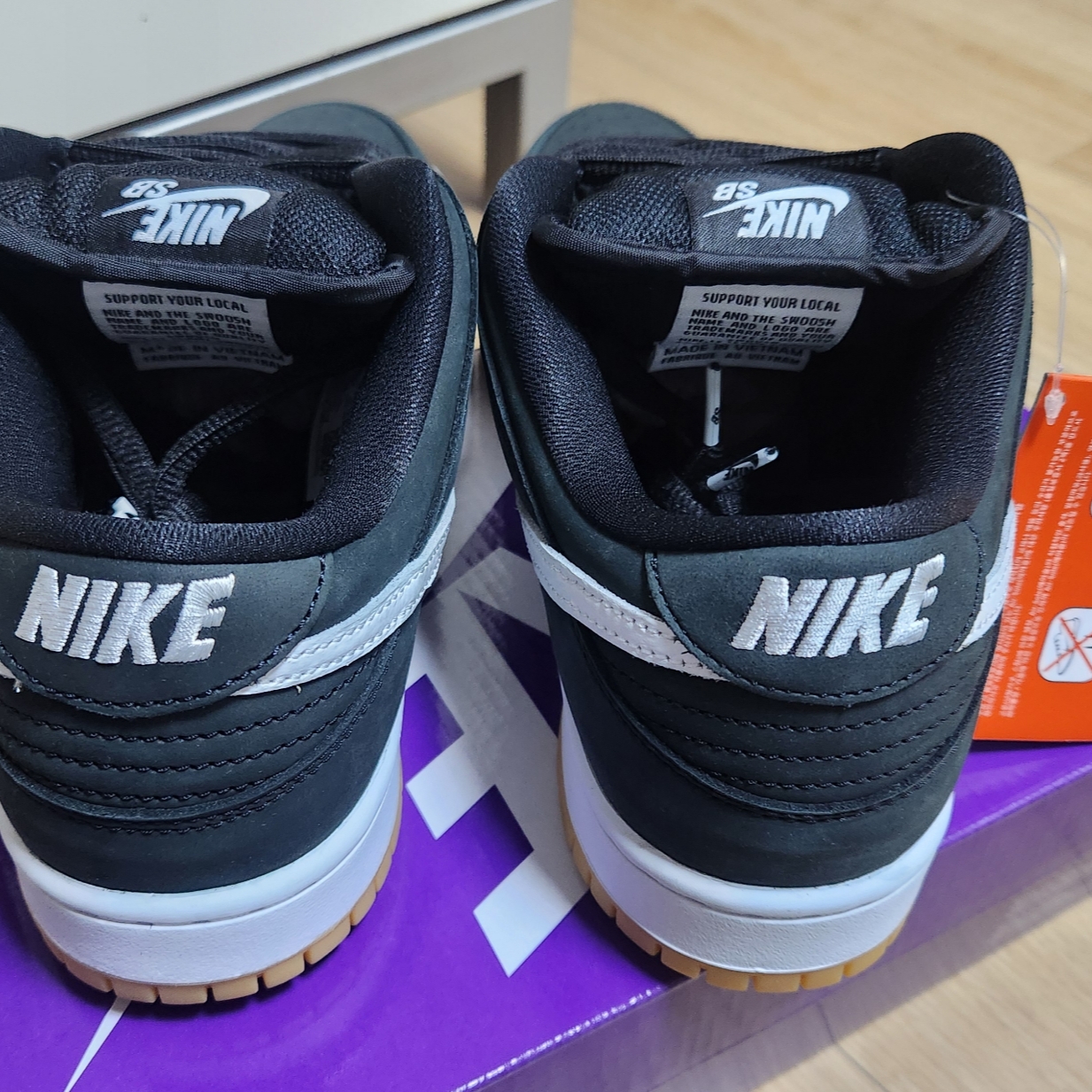 Nike SB Dunk Low Pro Black White 착용 스타일 - 4