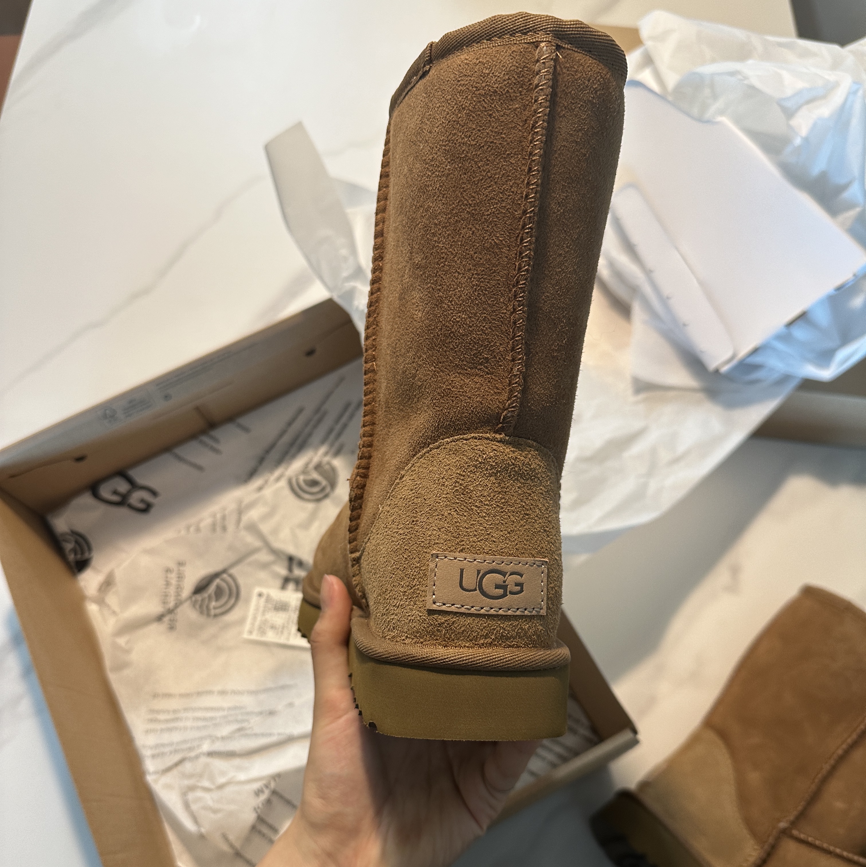 Moncler Maya Short Down Jacket Black - 22FW, (W) UGG Classic Short II Boots Chestnut 착용 스타일 - 3