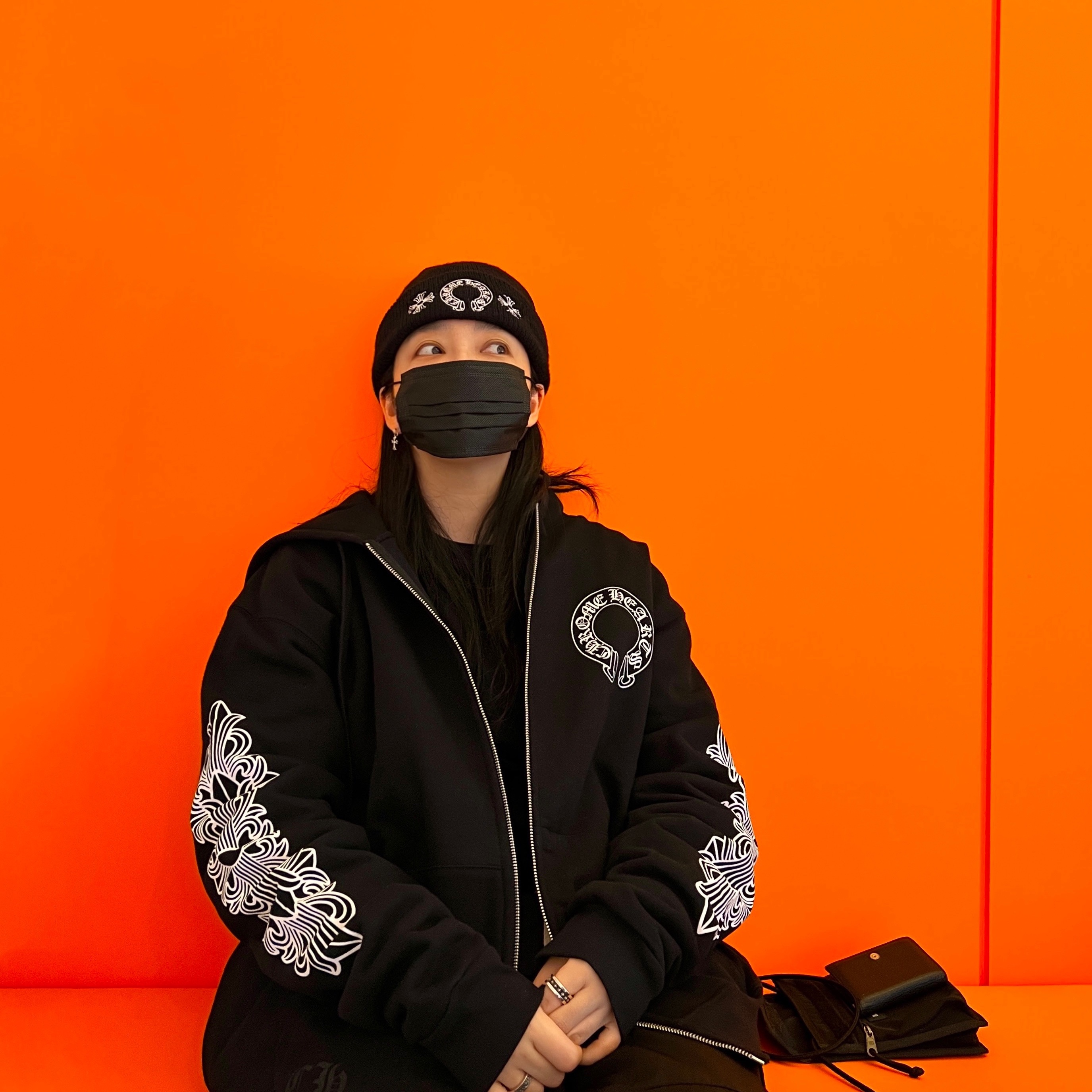 Chrome Hearts Horseshoe Floral Heavyweight Zip-Up Hoodie Black, Chrome Hearts Horseshoe Beanie Black 착용 스타일 - 1