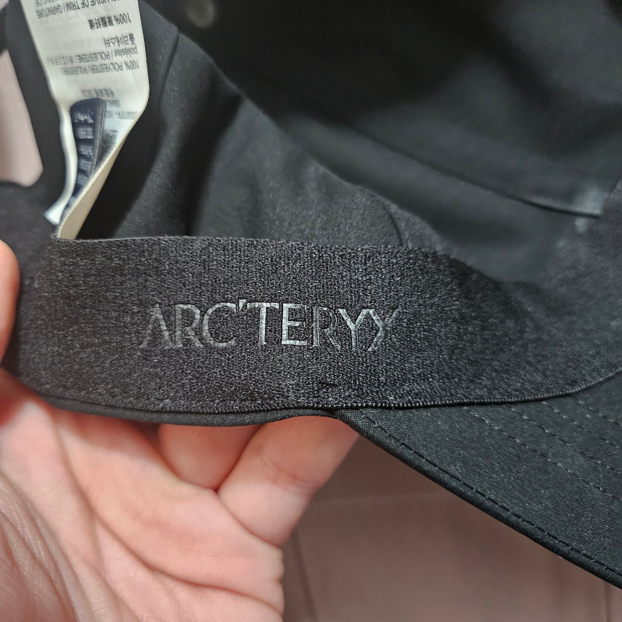 Arc'teryx Small Bird Cap Black, Supreme Enamel Logo 6-Panel Black - 23FW 착용 스타일 - 3