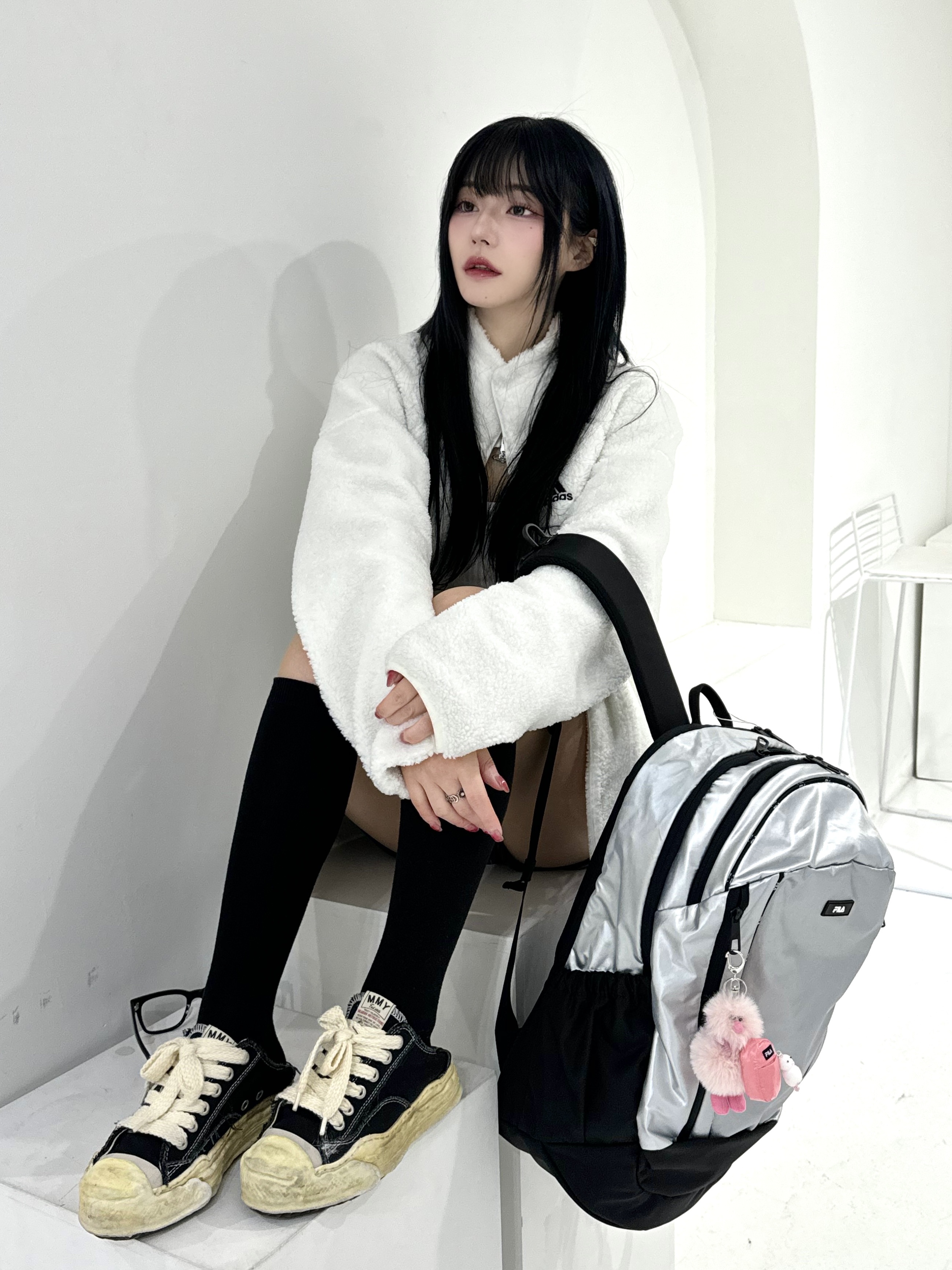 Maison Mihara Yasuhiro Hank VL OG Sole Canvas Low-top Sneakers Black 착용 스타일 - 2