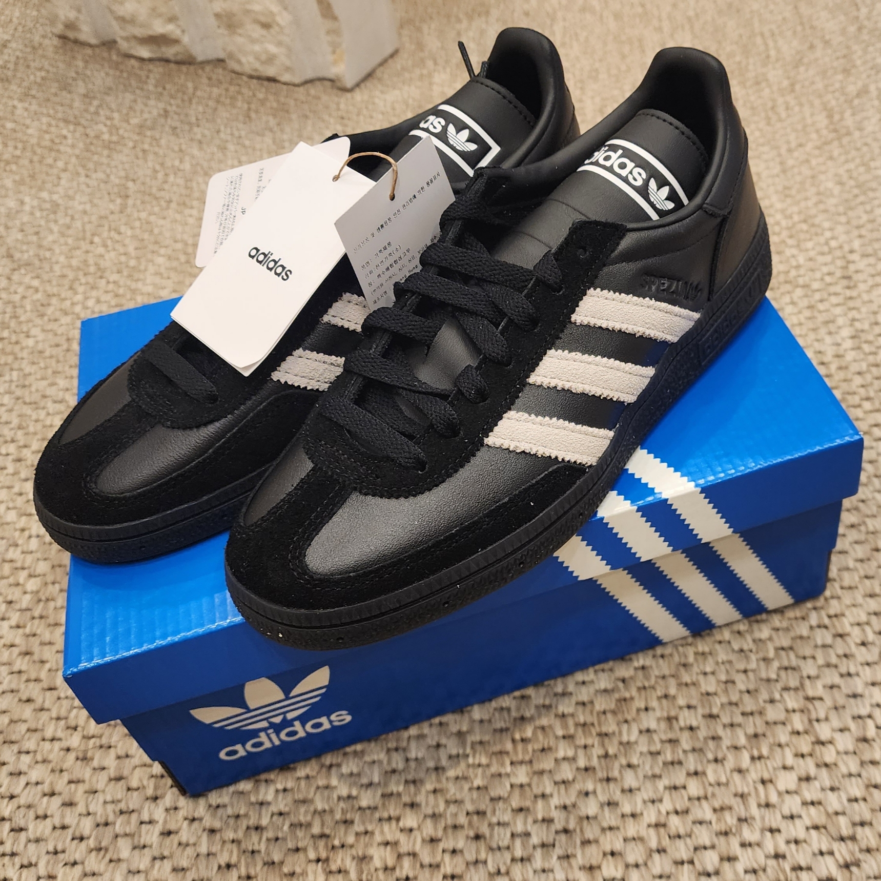 Adidas Spezial Handball Core Black Cloud White 착용 스타일