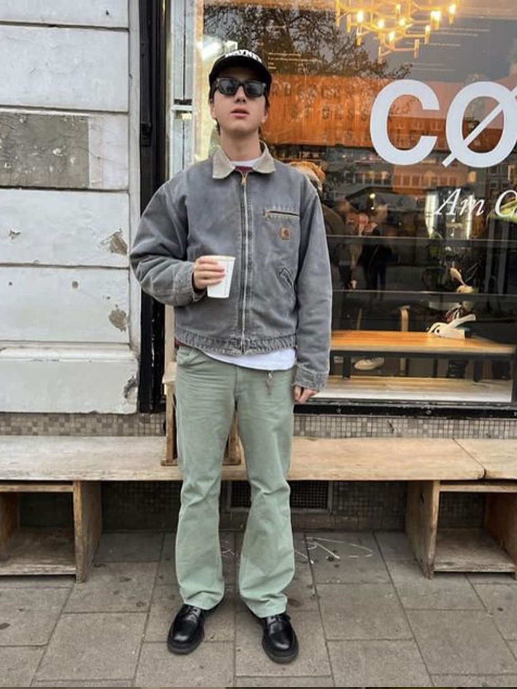 Carhartt WIP Organic Cotton Dearborn Canvas OG Detroit Jacket Deep Hamilton Brown Aged Canvas - Winter, (W) Carhartt WIP Black Stone Washed OG Active Jacket Black Stone Washed - Winter 착용 스타일 - 4