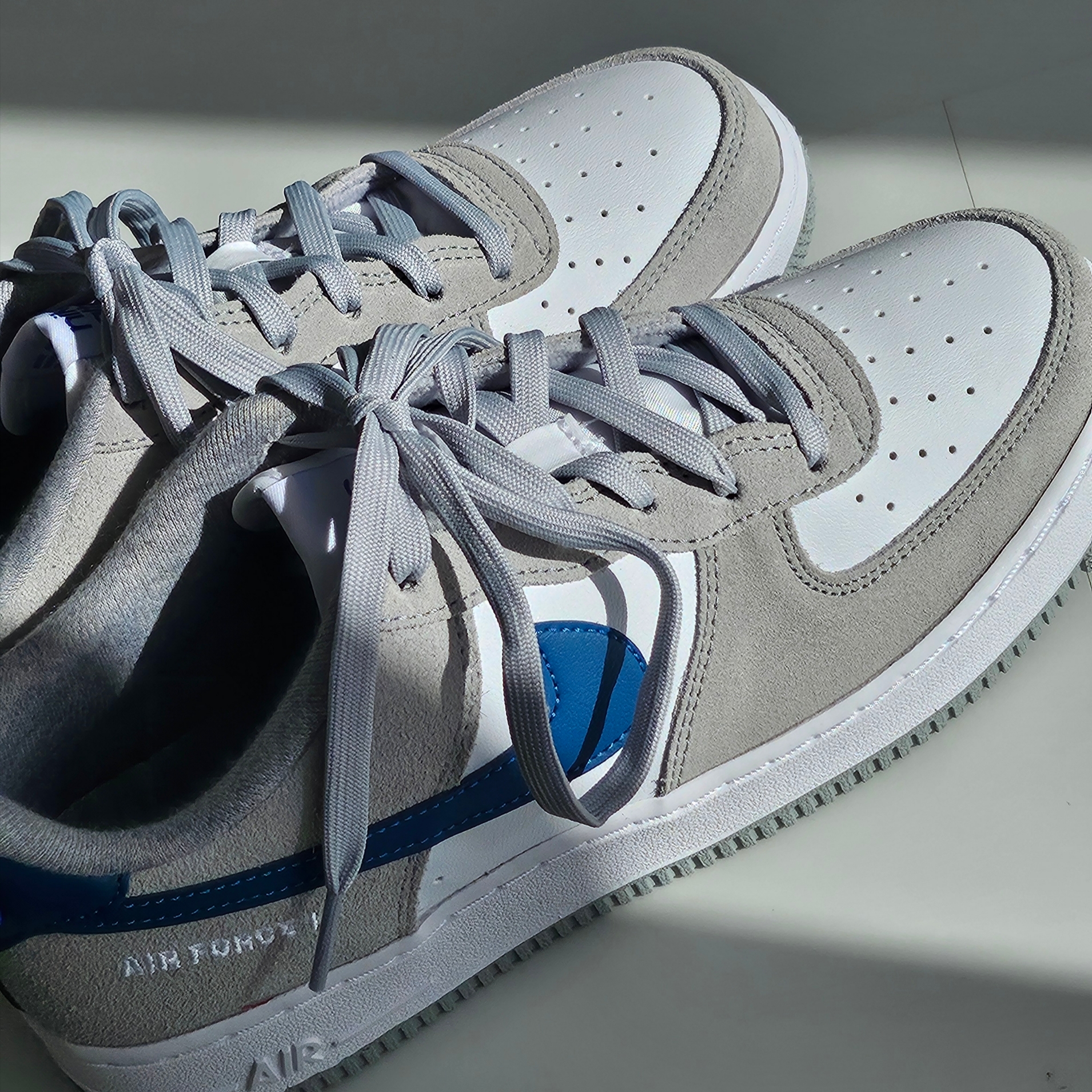 (GS) Nike Air Force 1 LV8 Athletic Club Light Smoke Grey Marina 착용 스타일