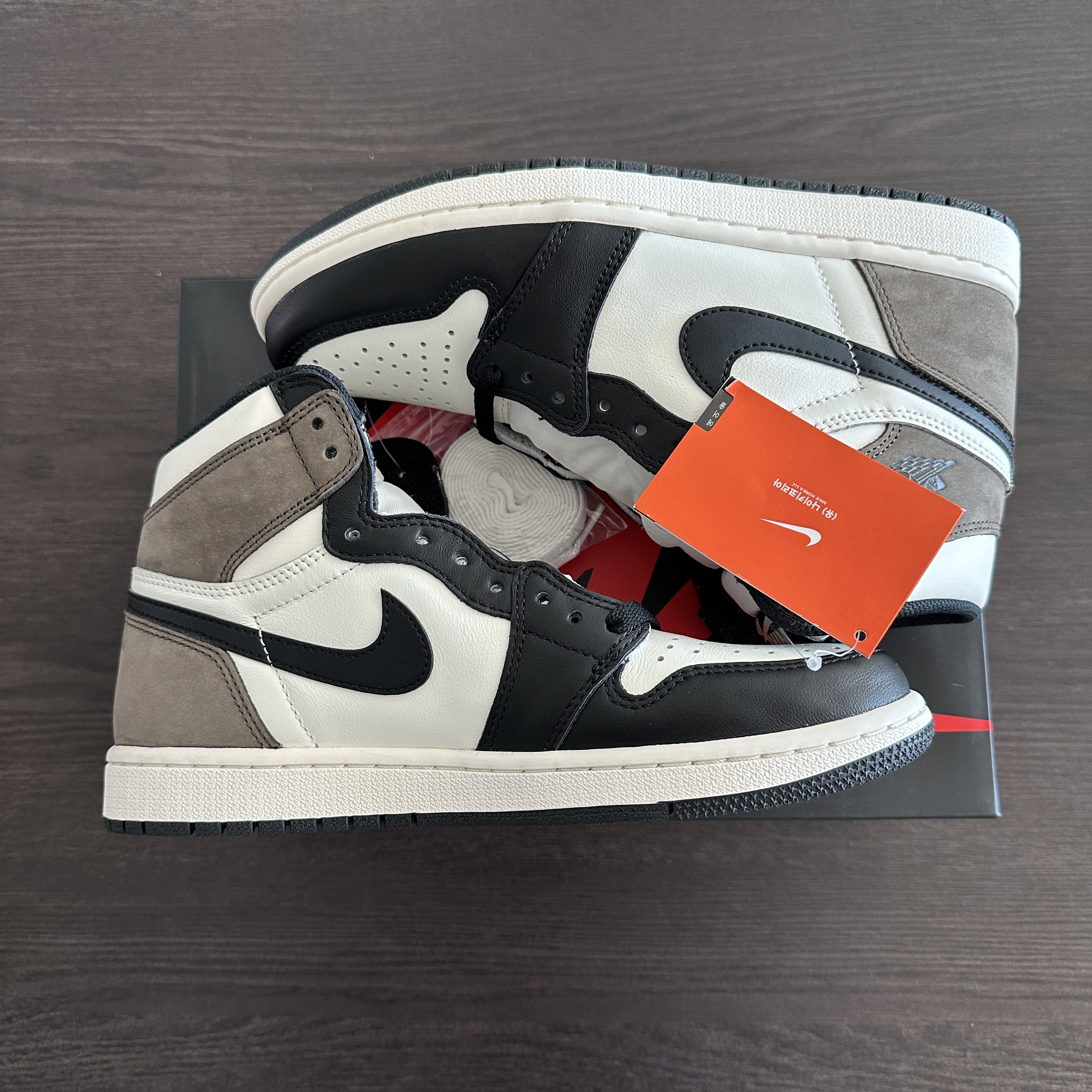Jordan 1 Retro High OG Black Mocha 착용 스타일