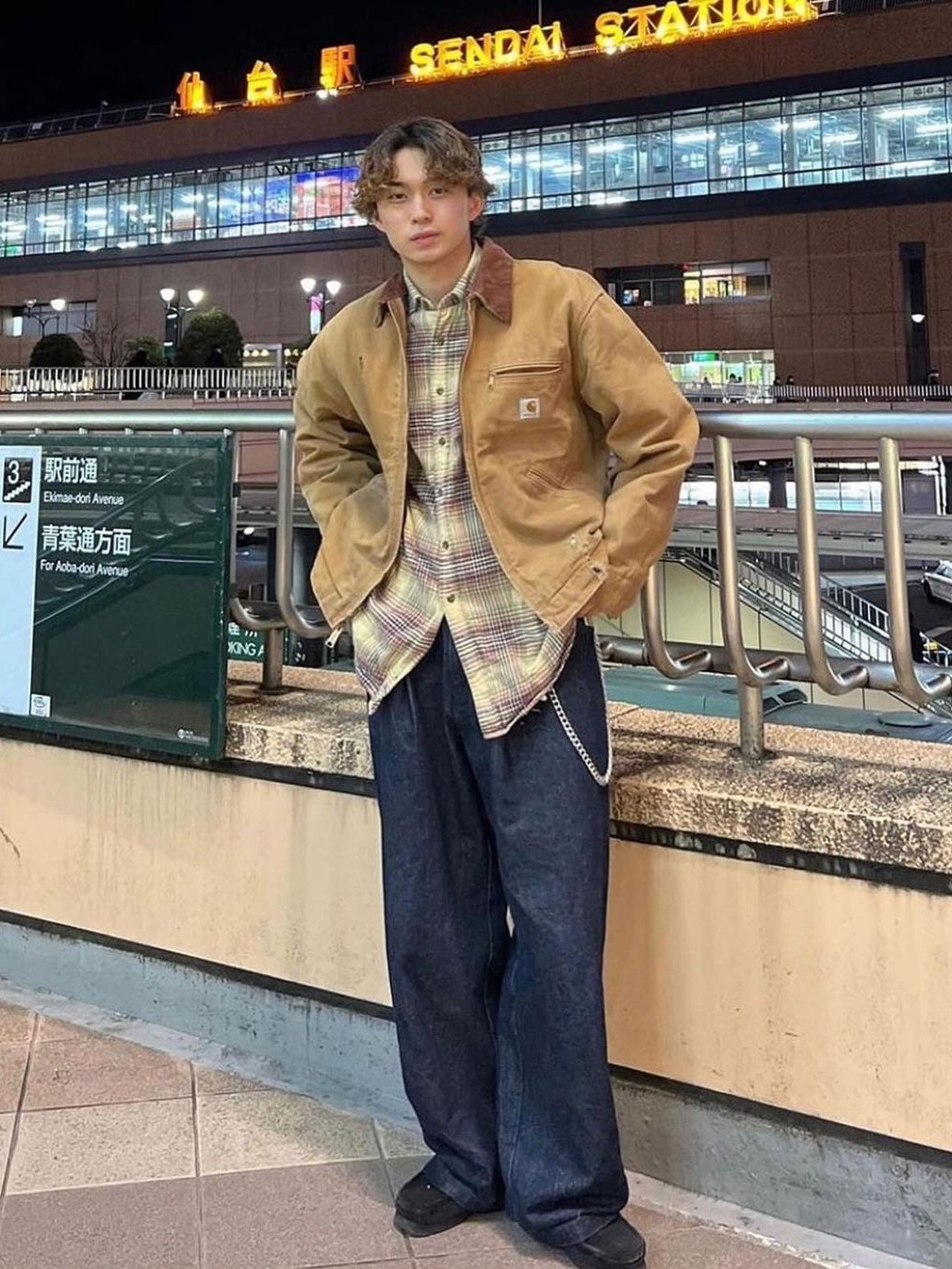 Carhartt WIP Organic Cotton Dearborn Canvas OG Detroit Jacket Deep Hamilton Brown Aged Canvas - Winter, (W) Carhartt WIP Black Stone Washed OG Active Jacket Black Stone Washed - Winter 착용 스타일 - 2