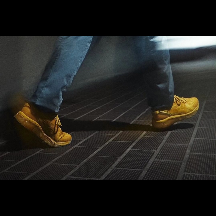 Asics x C.P. Company Gel-Quantum 360 VIII Yellow, Asics x C.P. Company Gel-Quantum 360 VIII Cement Grey 착용 스타일 - 3