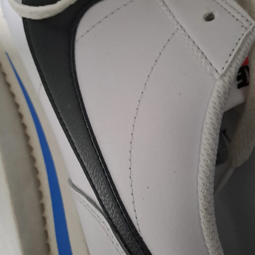 Nike Cortez White and Black 착용 스타일