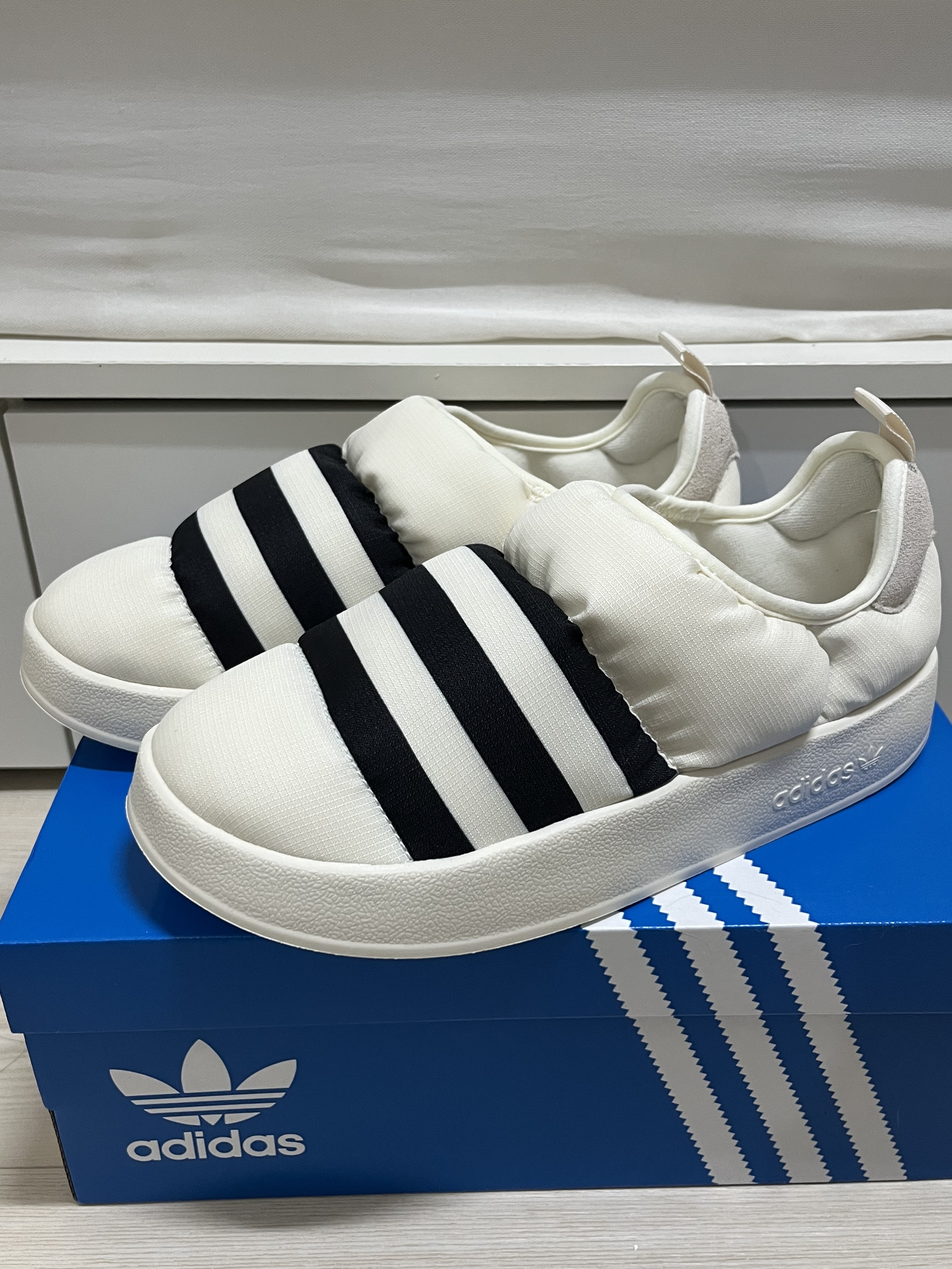 Adidas Puffylette Off White 착용 스타일 - 2