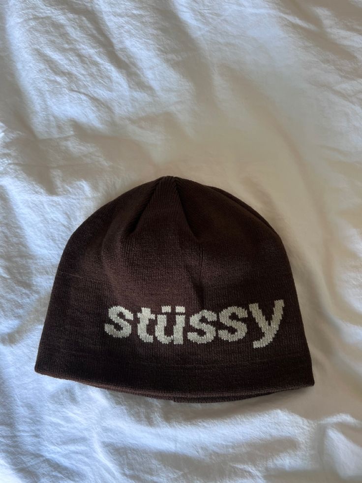 Stussy Helvetica Jacquard Beanie Brown 착용 스타일