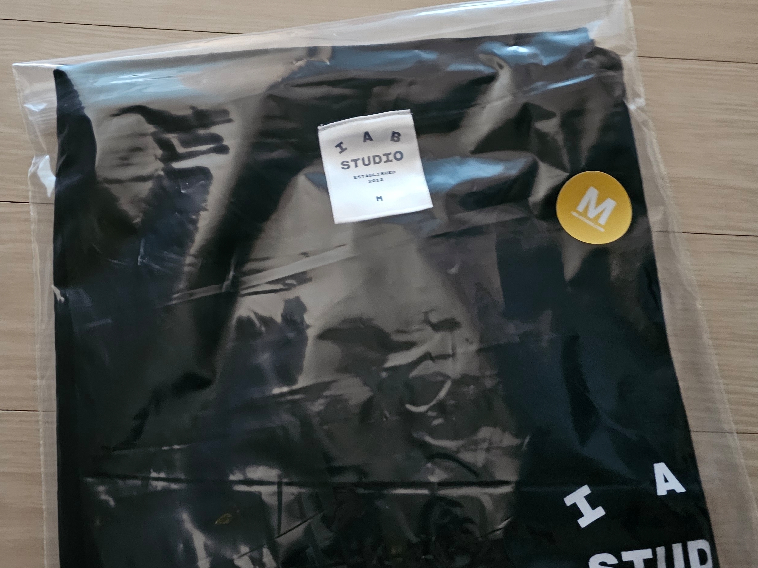 IAB Studio T-Shirt Black White 착용 스타일