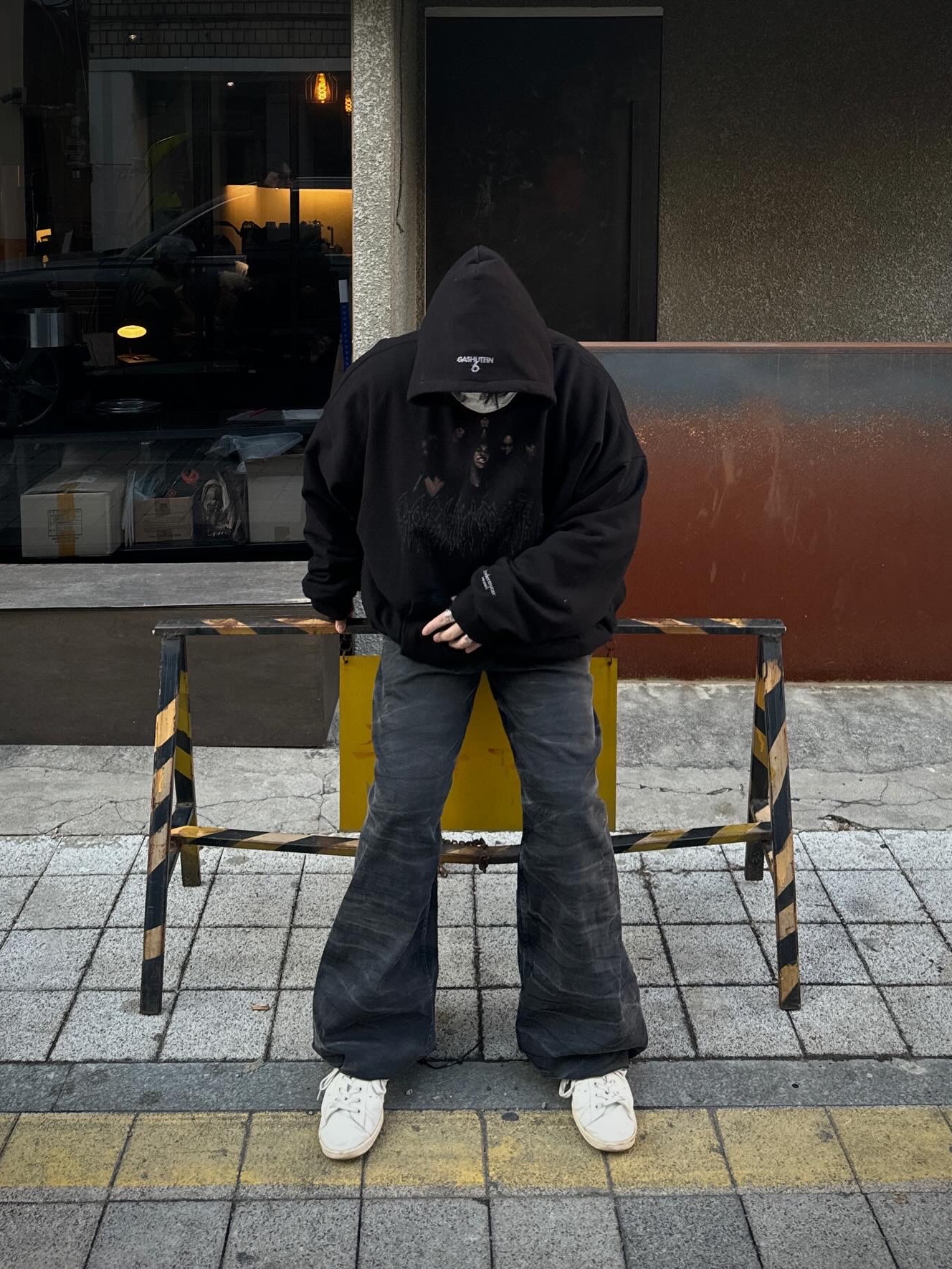 Undermycar Gashutein 6 Six People Graphic 2 Layered Hoodie Bristol Black - 24SS, Balenciaga x Adidas Stan Smith Worn Out White Green 착용 스타일 - 1
