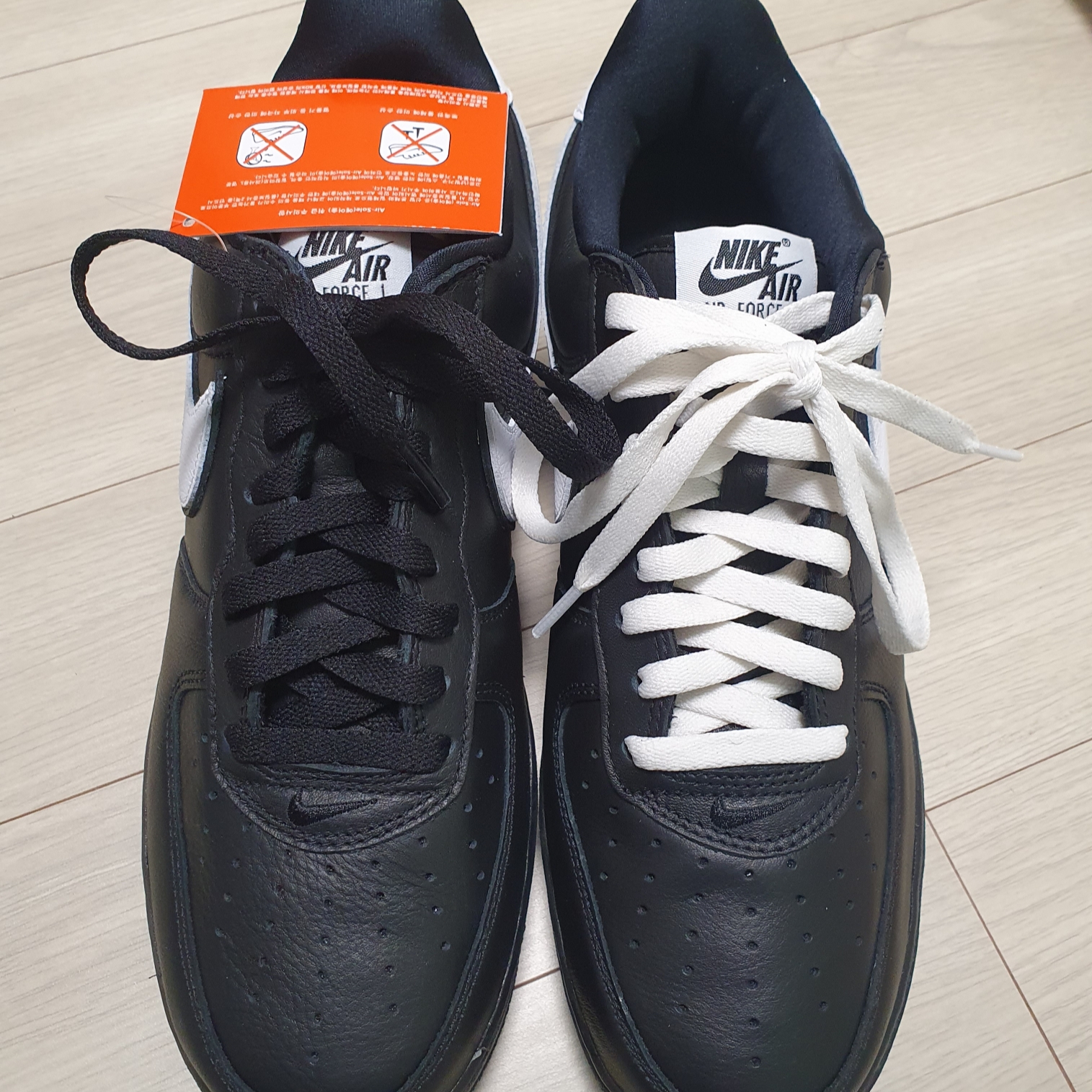 Nike Air Force 1 Low QS Black White 착용 스타일 - 2