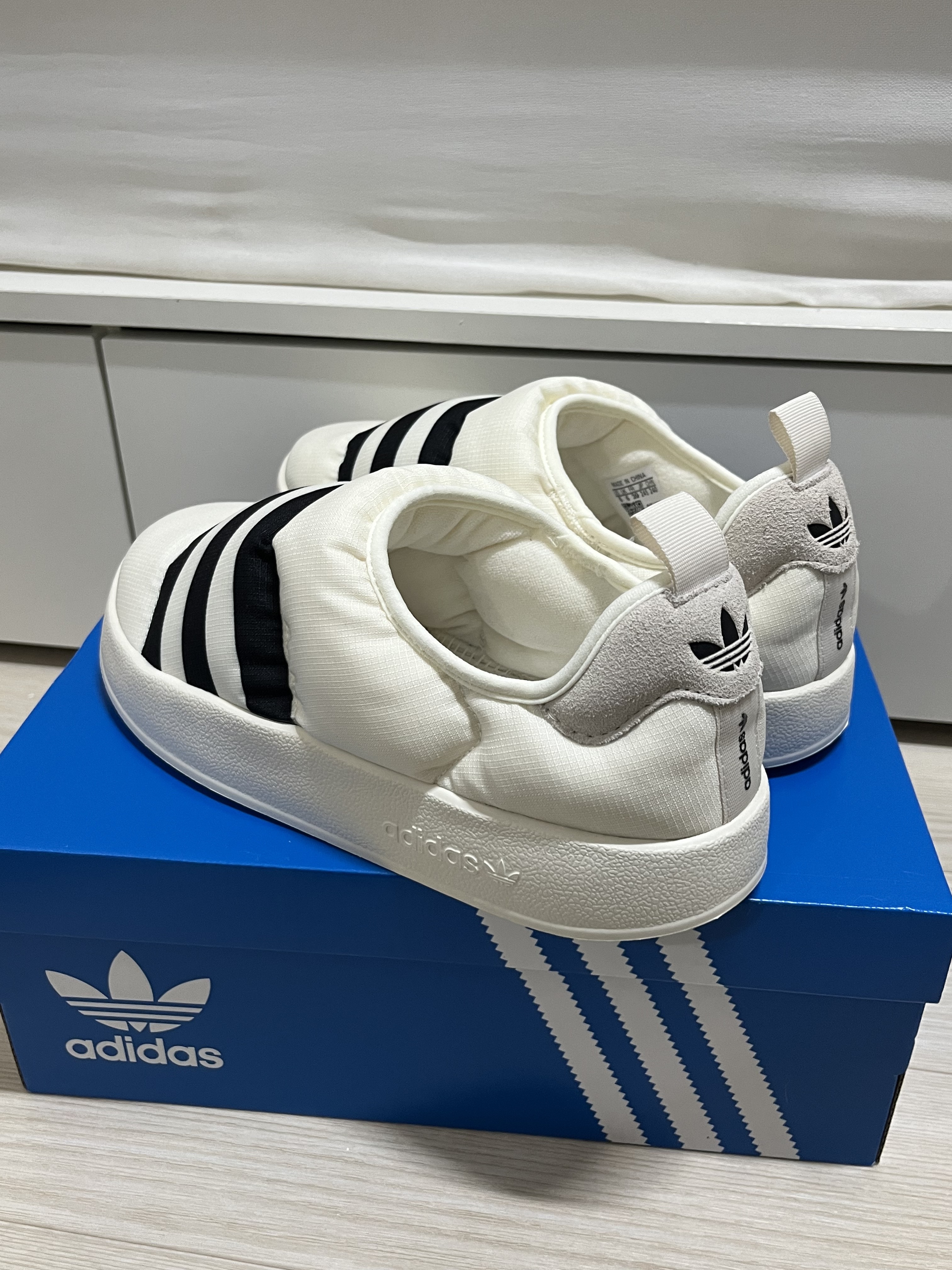 Adidas Puffylette Off White 착용 스타일 - 3