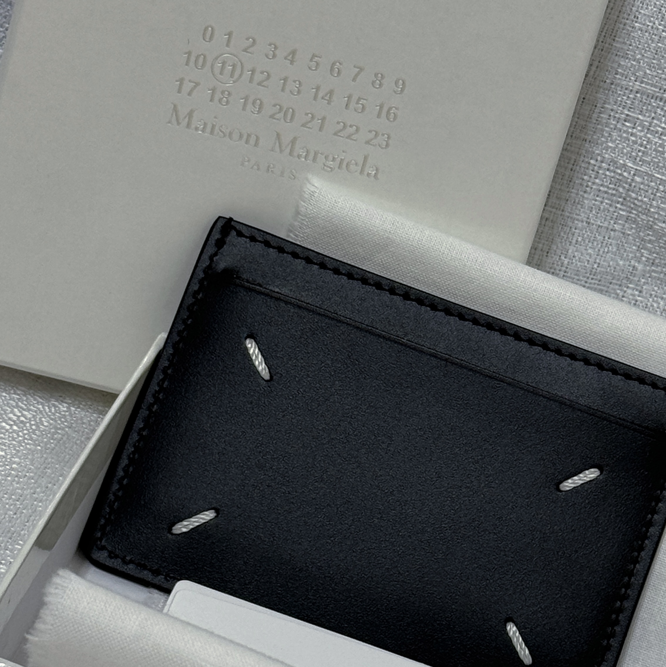 Maison Margiela Four Stitch Card Holder Black 착용 스타일