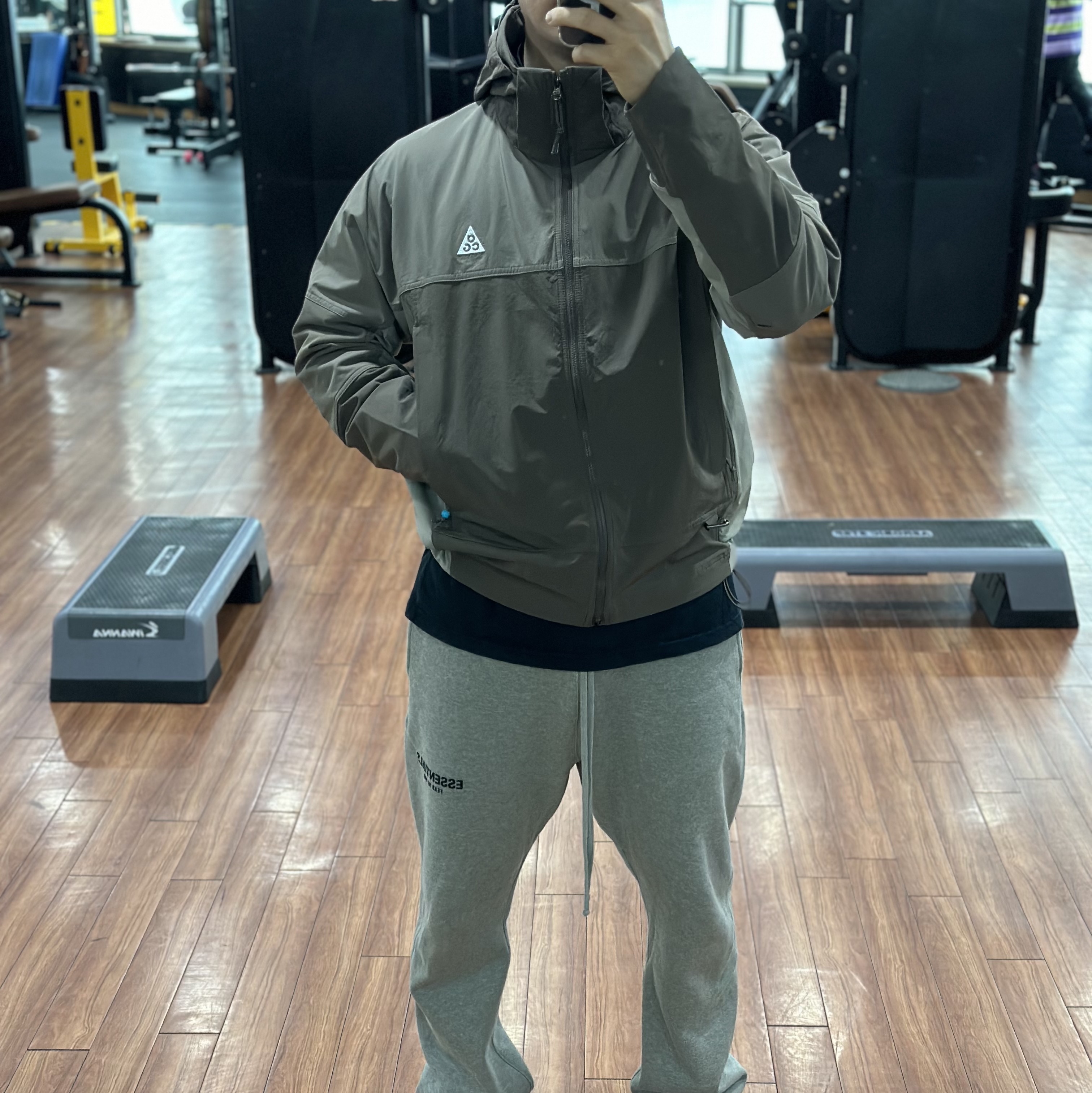 Nike ACG Sun Farer Jacket Ironstone - Asia, Adidas Yeezy Foam RNNR Clay Taupe 착용 스타일 - 1