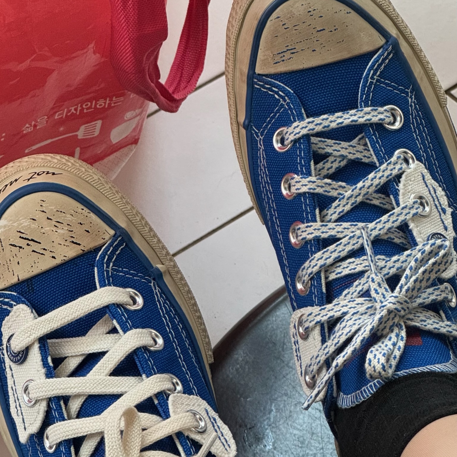 Converse x Ader Error Chuck 70 Ox Imperial Blue 착용 스타일