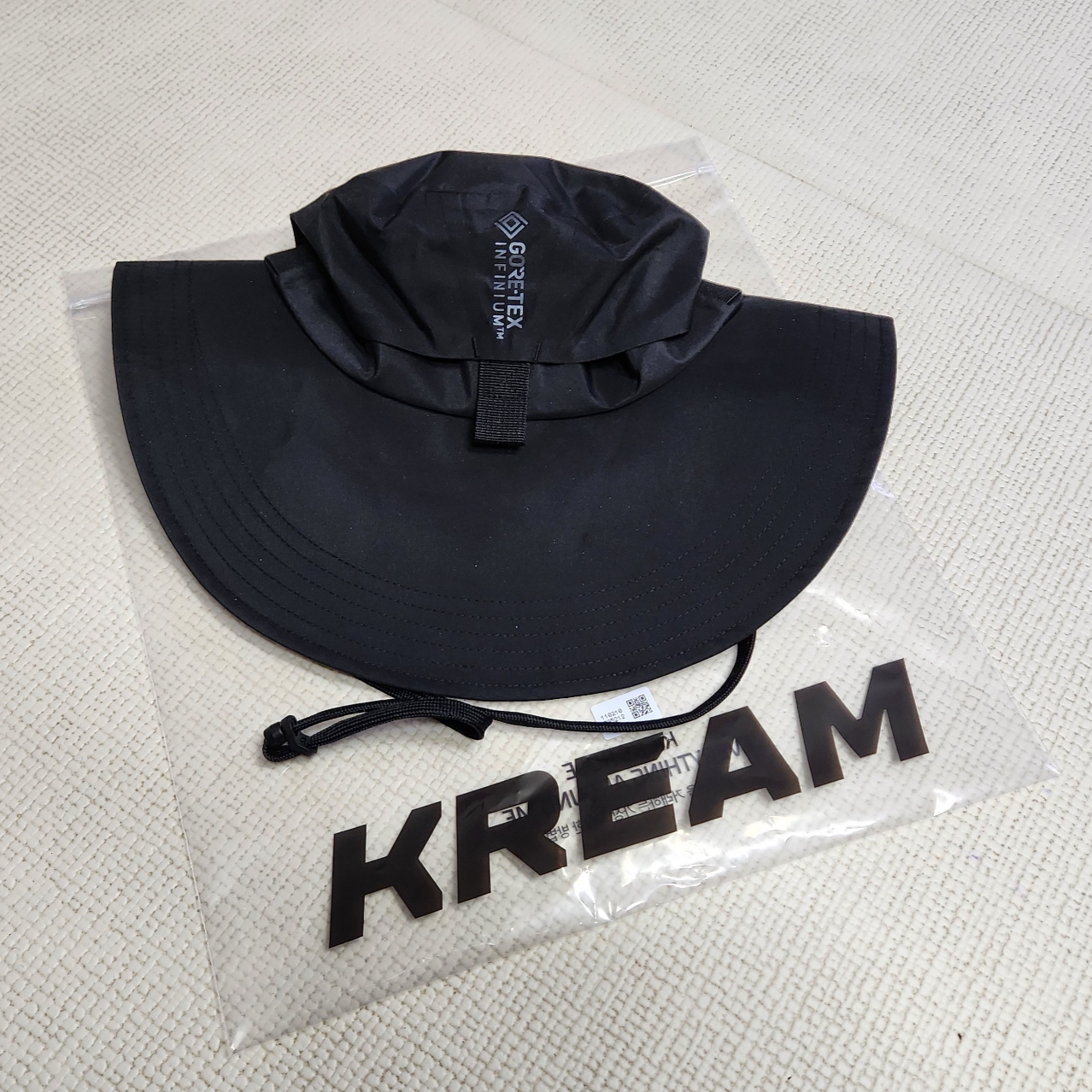 Nike ACG Apex Bucket Hat Black 착용 스타일 - 2