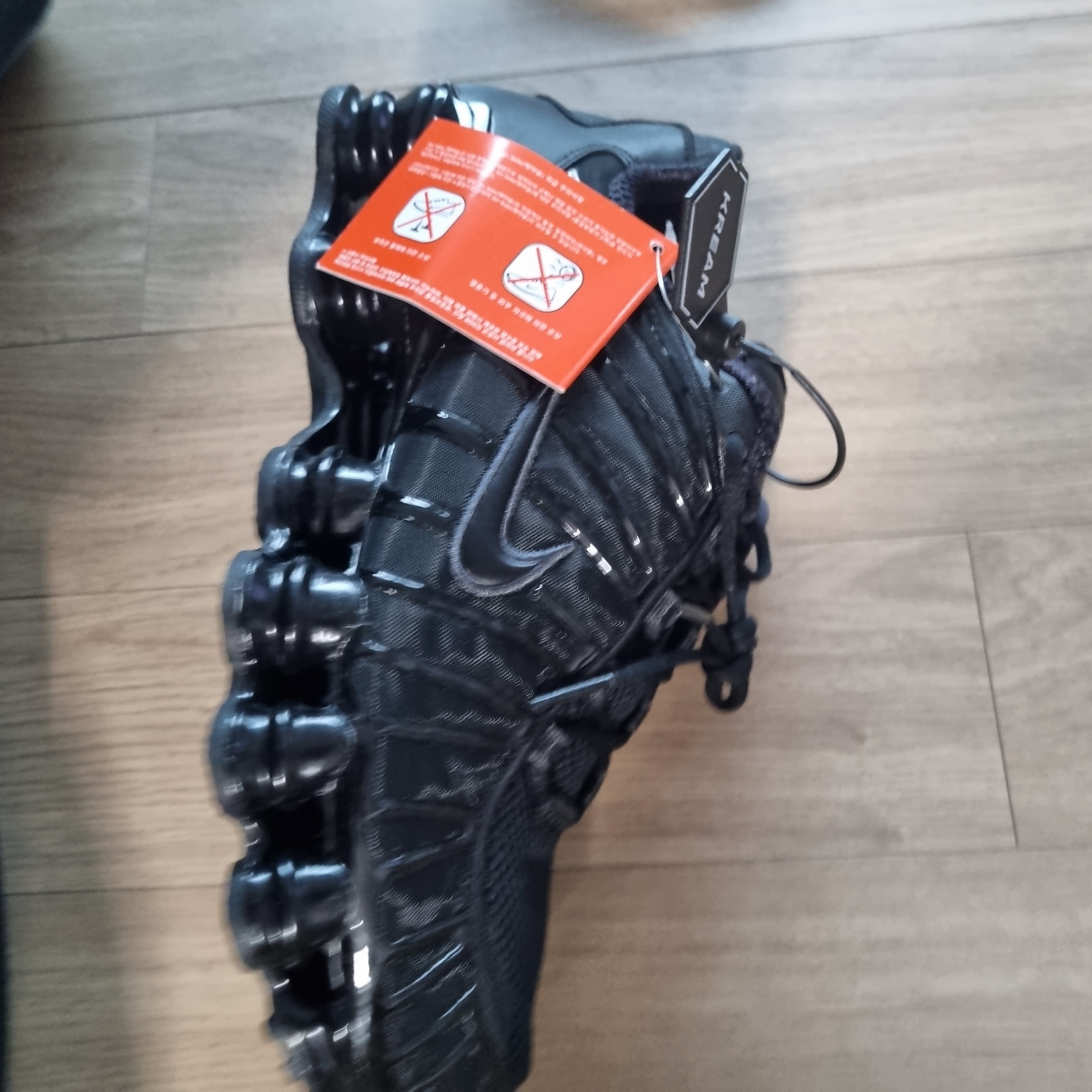 (W) Nike Shox TL Black and Max Orange 착용 스타일 - 1