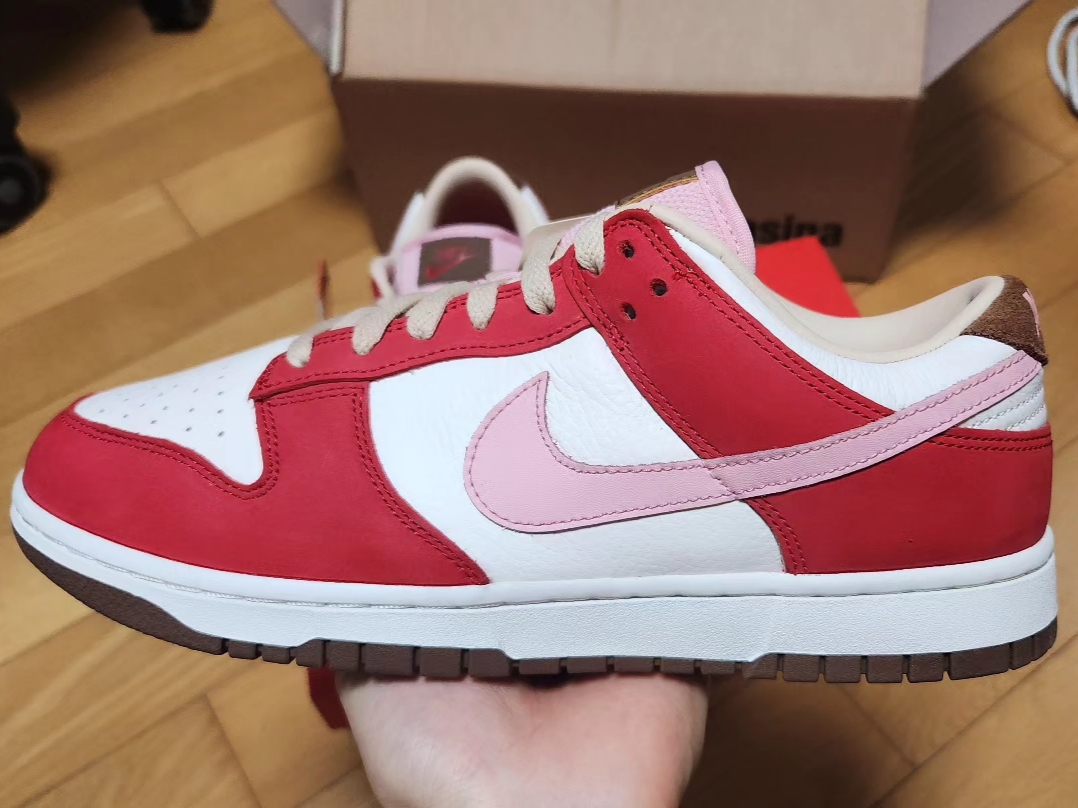 (W) Nike Dunk Low PRM Sail and Sport Red 착용 스타일
