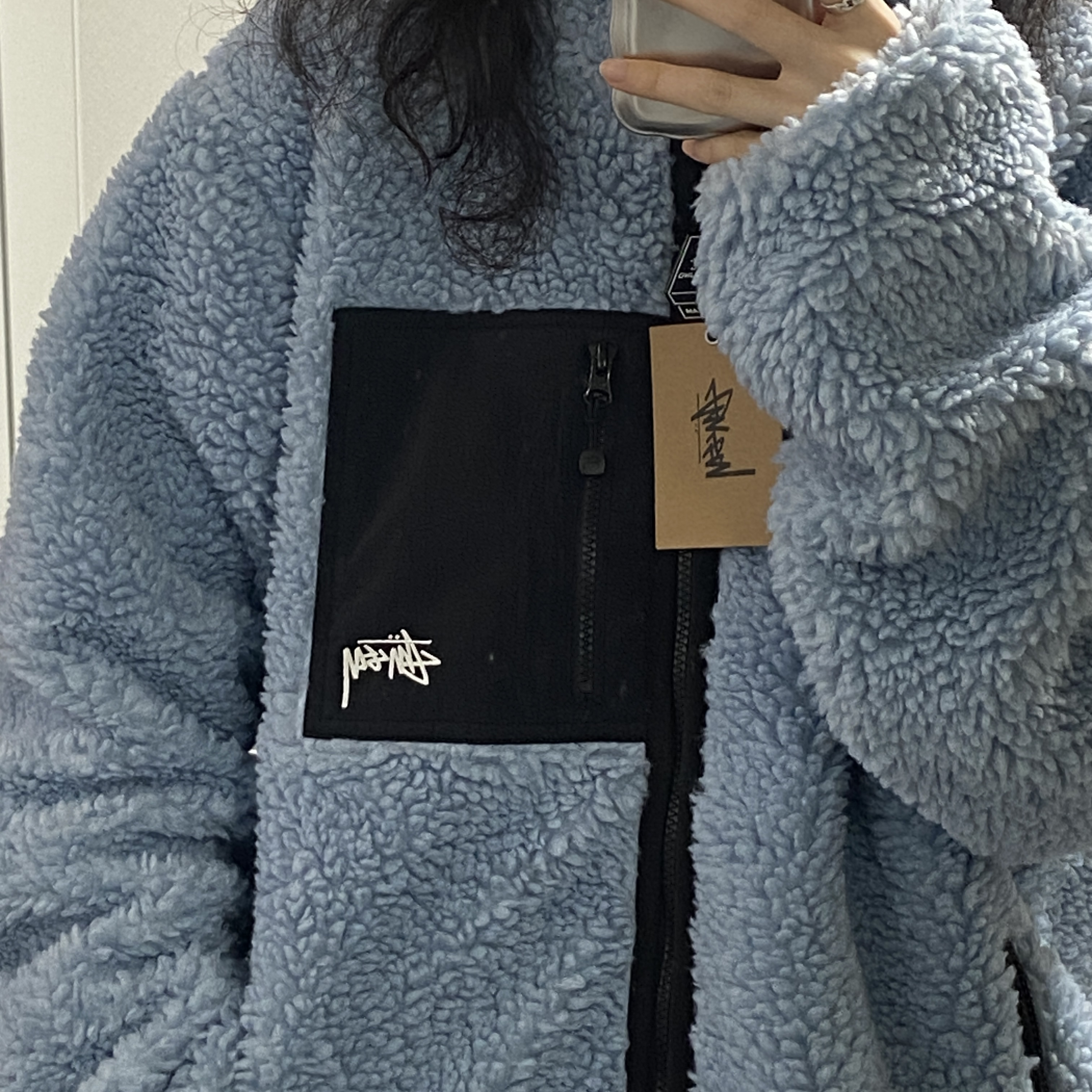 Stussy Sherpa Reversible Jacket Light Denim 착용 스타일