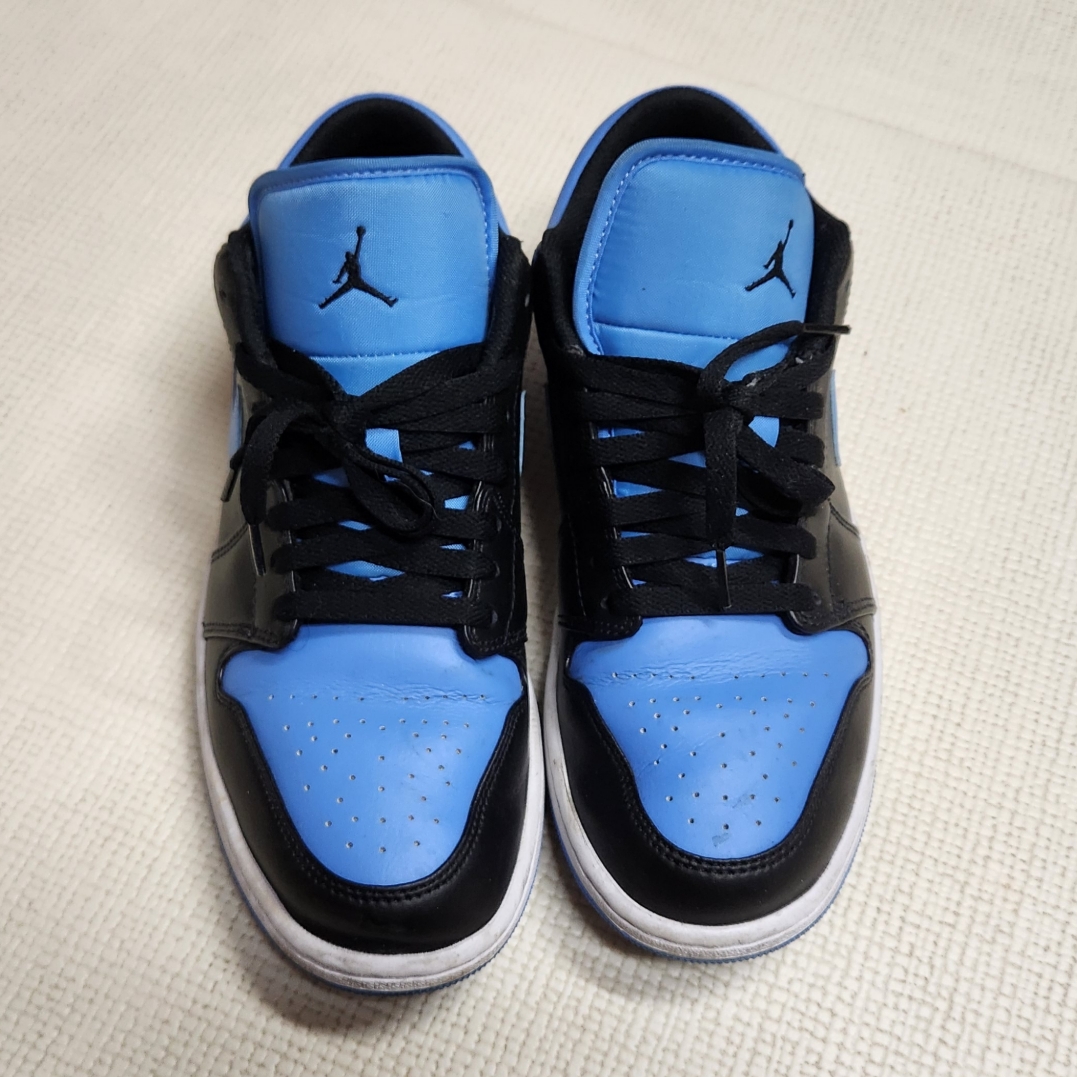 Jordan 1 Low Black University Blue 착용 스타일 - 2
