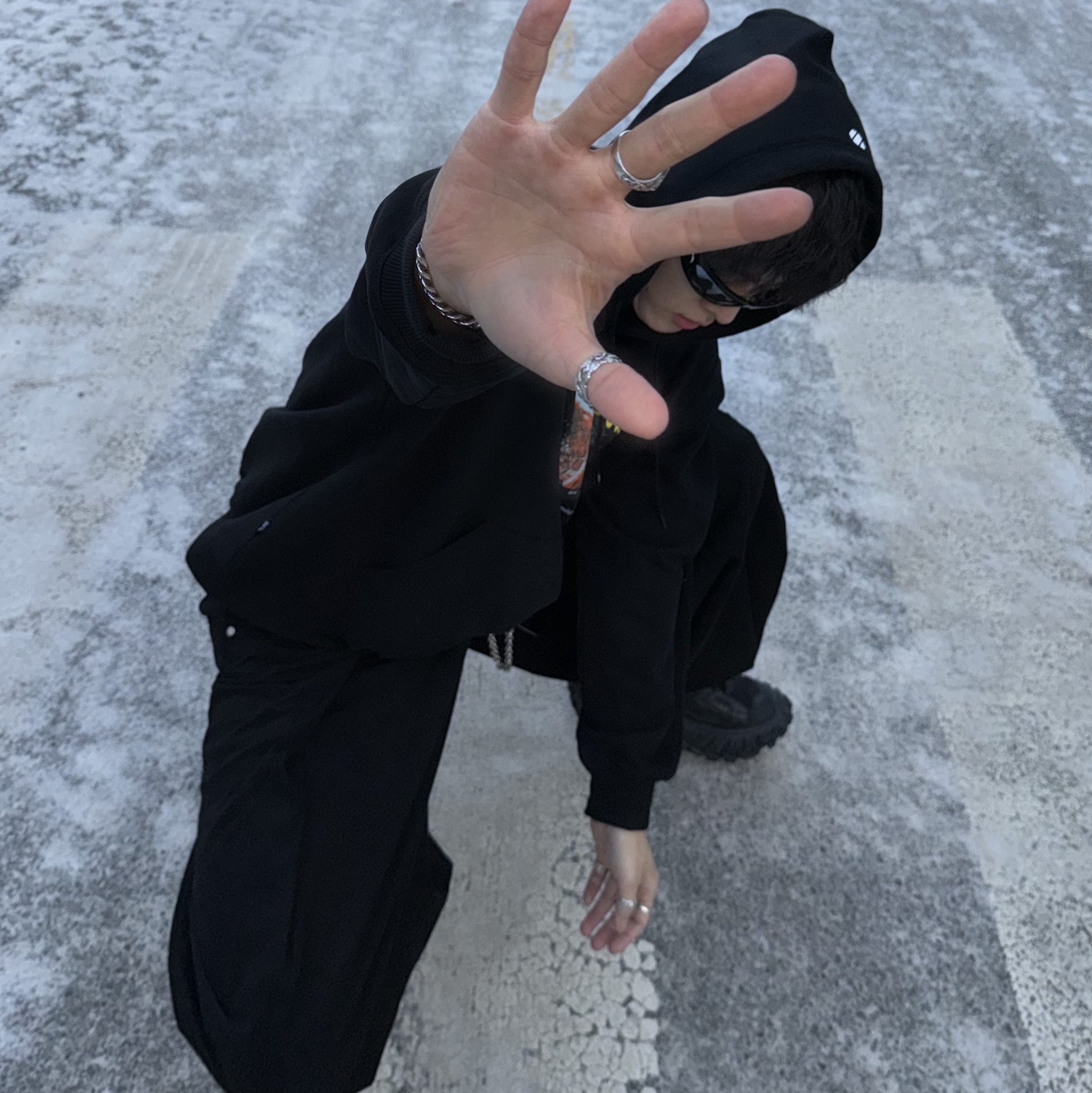 Balenciaga Defender Sneakers Black 착용 스타일 - 1