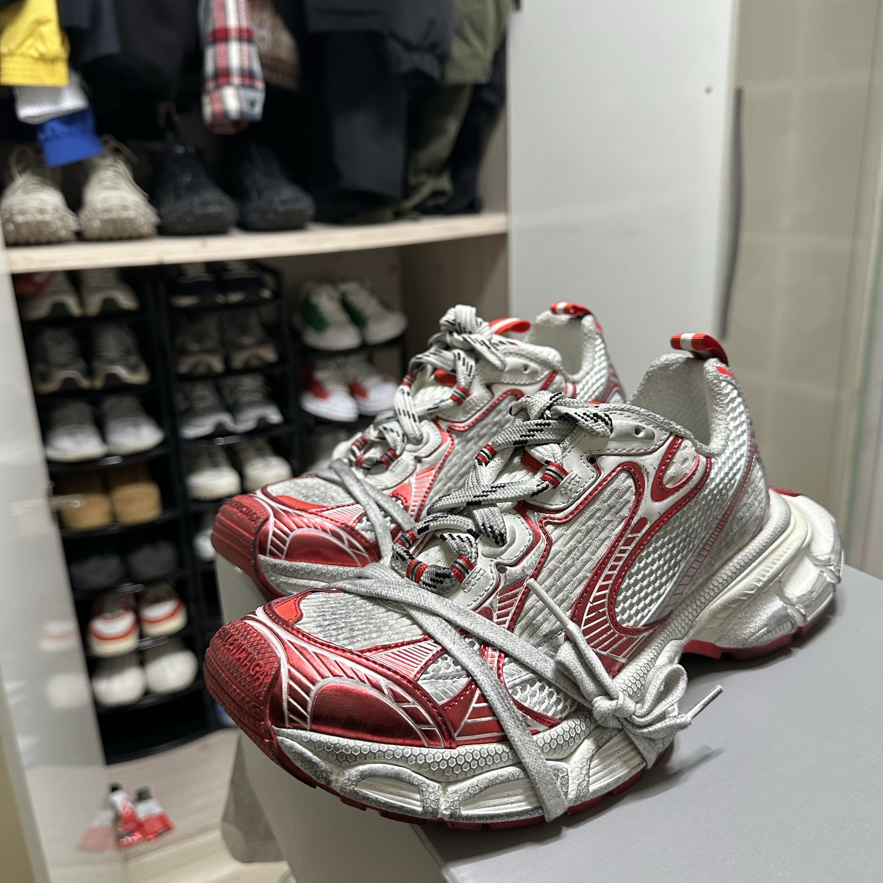 Balenciaga 3XL Sneakers White Red 착용 스타일