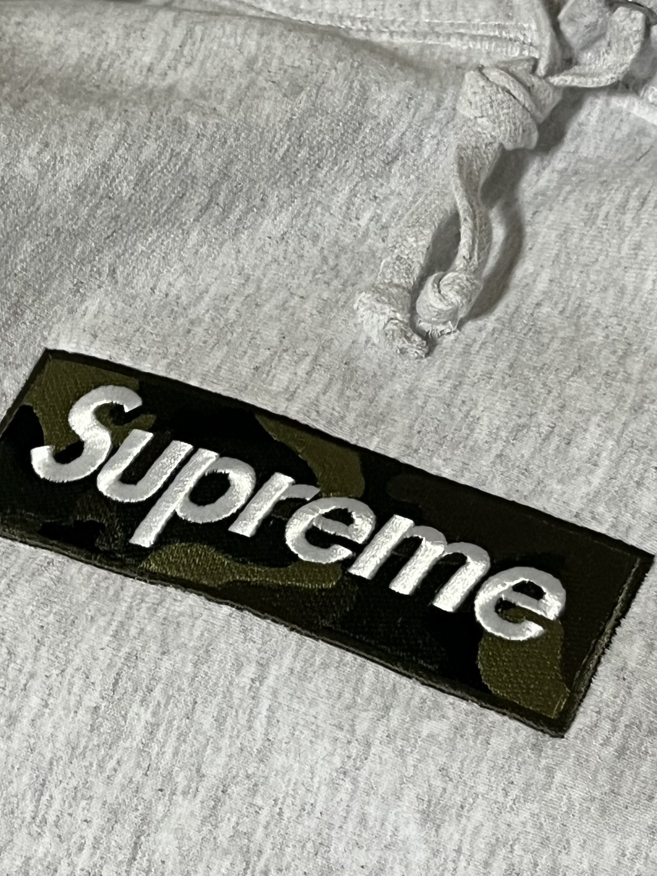 Supreme Box Logo Hooded Sweatshirt Ash Grey - 23FW 착용 스타일 - 2