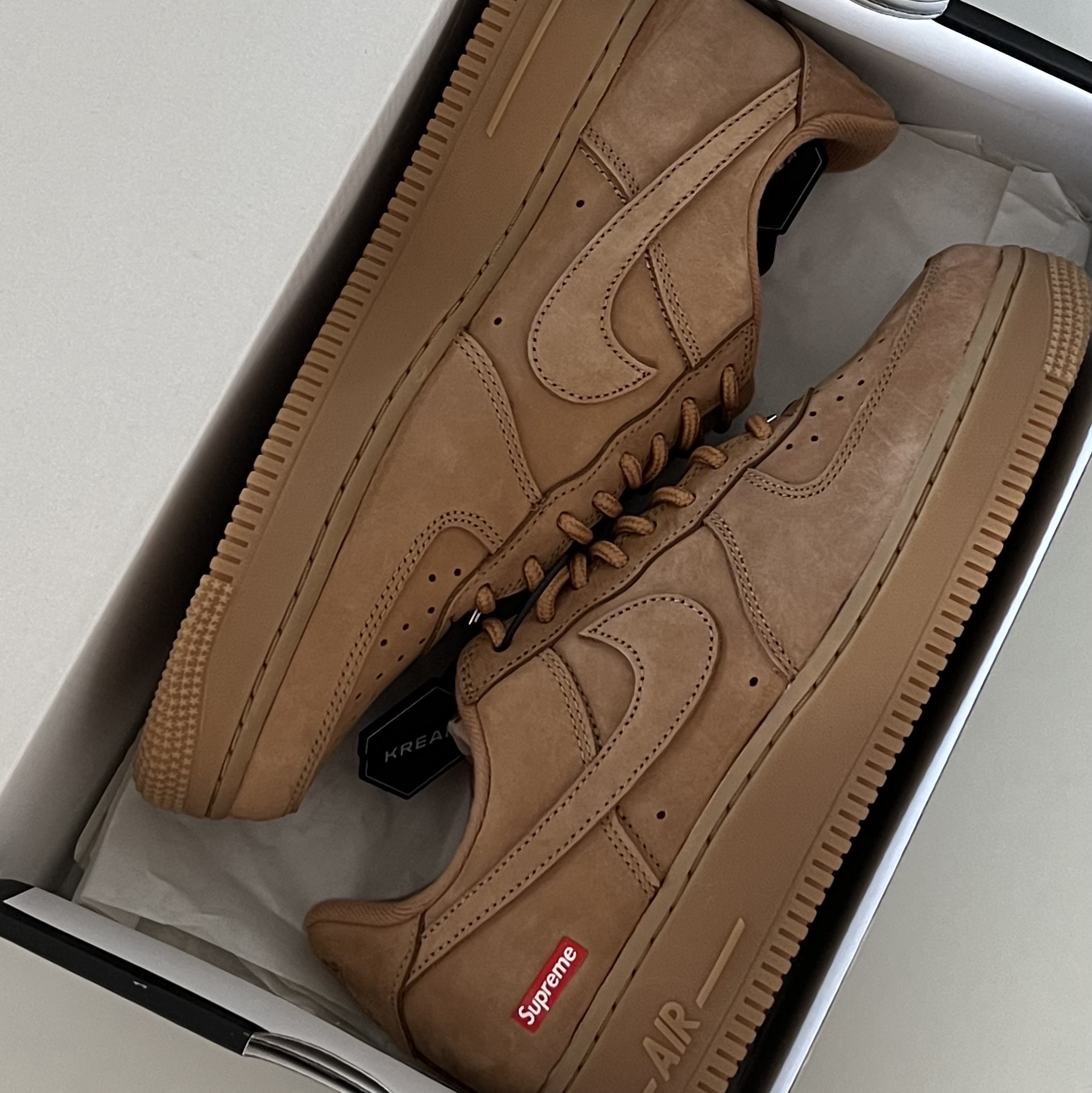 Nike x Supreme Air Force 1 Low Flax 착용 스타일