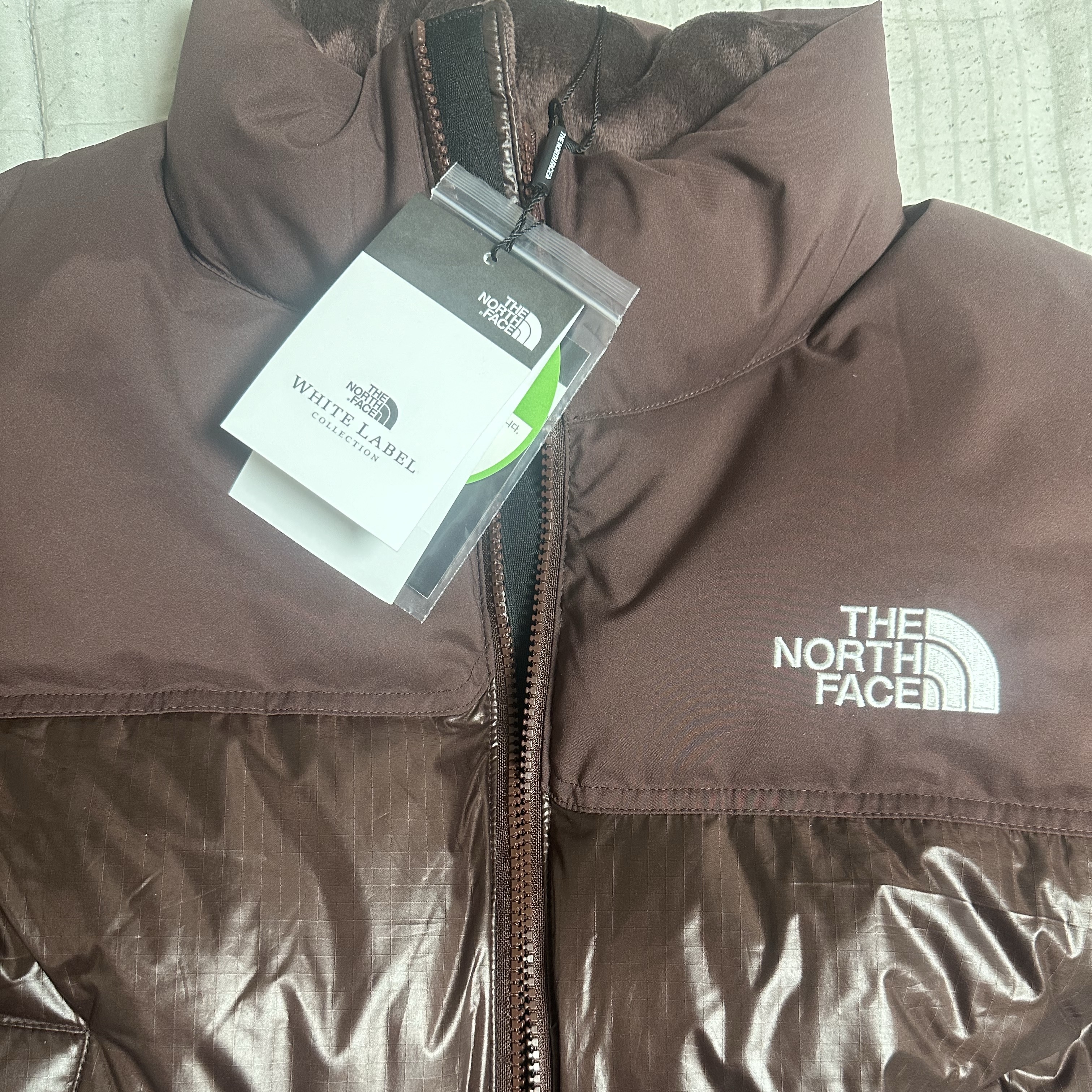 (W) The North Face White Label Novelty Nuptse Down Jacket Cocoa Brown 착용 스타일