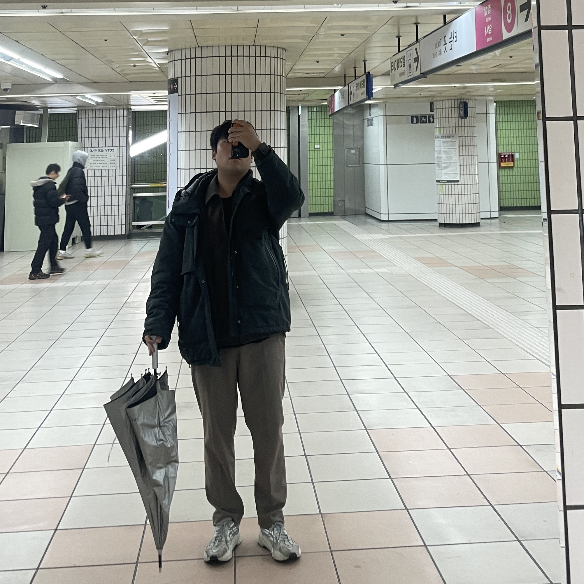Adidas Yeezy Boost 700 V2 Static 2022 착용 스타일