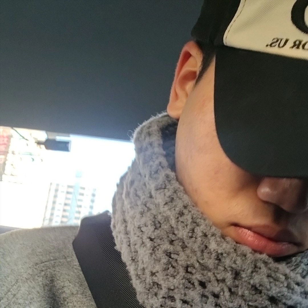 Adidas Logo Beanie Black 착용 스타일 - 4