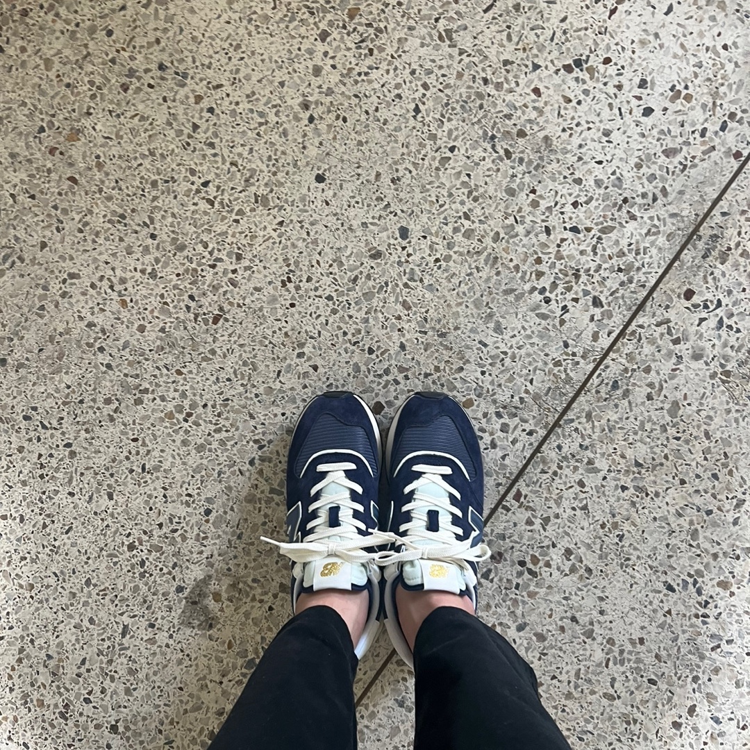 New Balance 574 Legacy Navy 착용 스타일 - 2