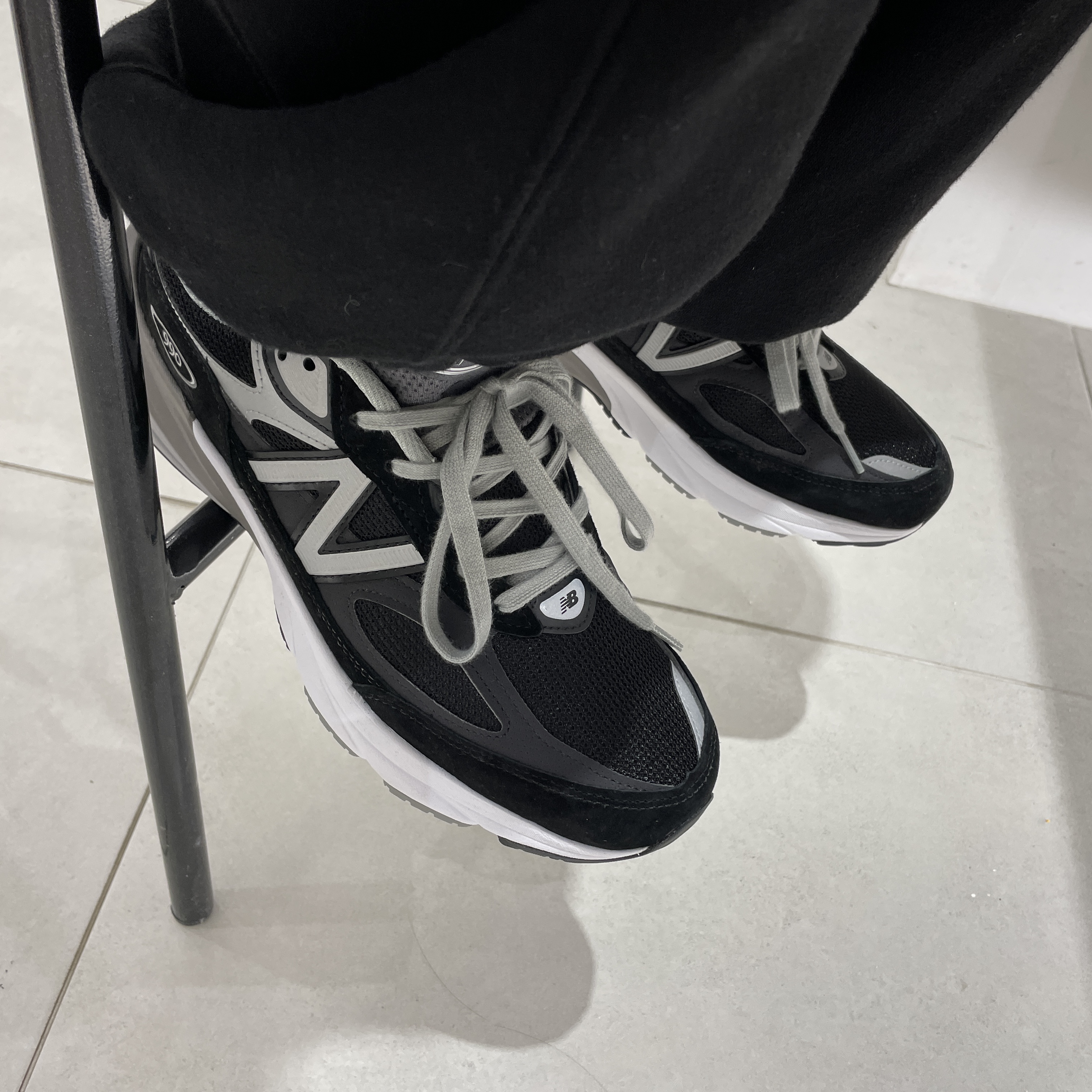 New Balance 990v6 Made in USA Black White 착용 스타일 - 2