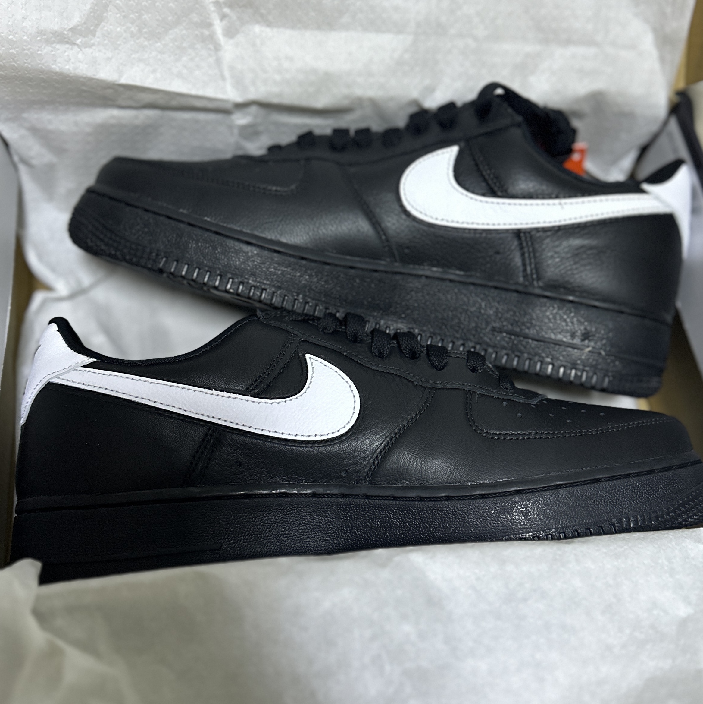 Nike Air Force 1 Low QS Black White 착용 스타일 - 2