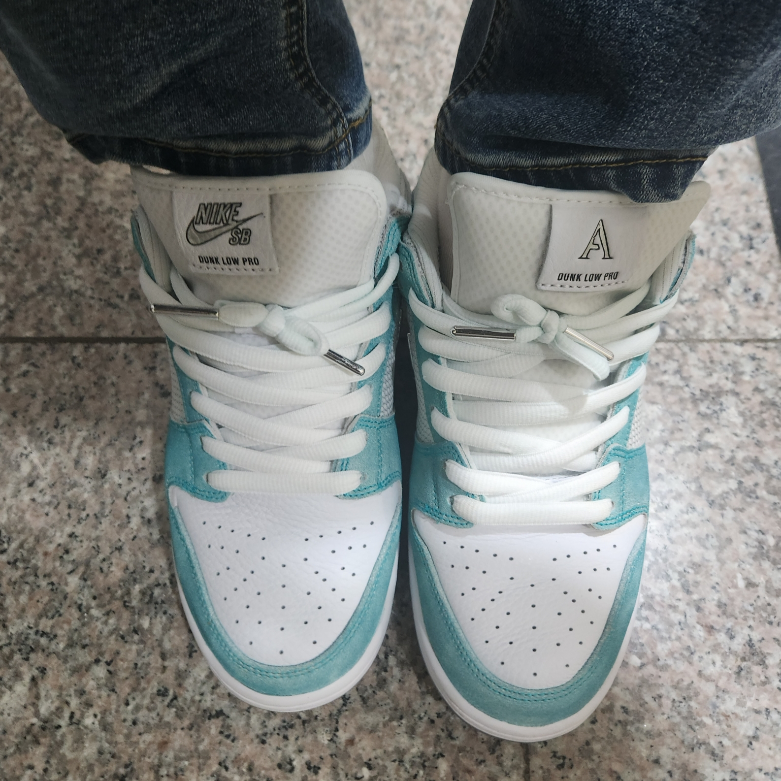 Nike x April Skateboards SB Dunk Low Pro QS Racer Blue Metallic Silver 착용 스타일 - 2