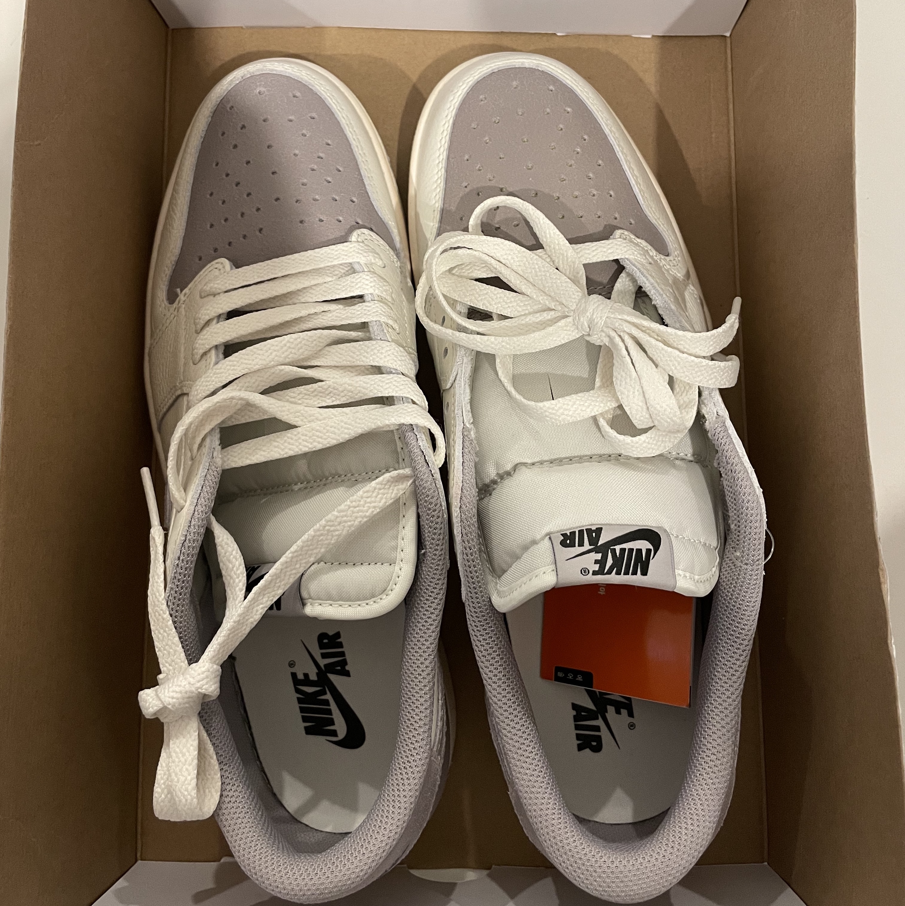 Jordan 1 Retro Low OG Atmosphere Grey 착용 스타일 - 1