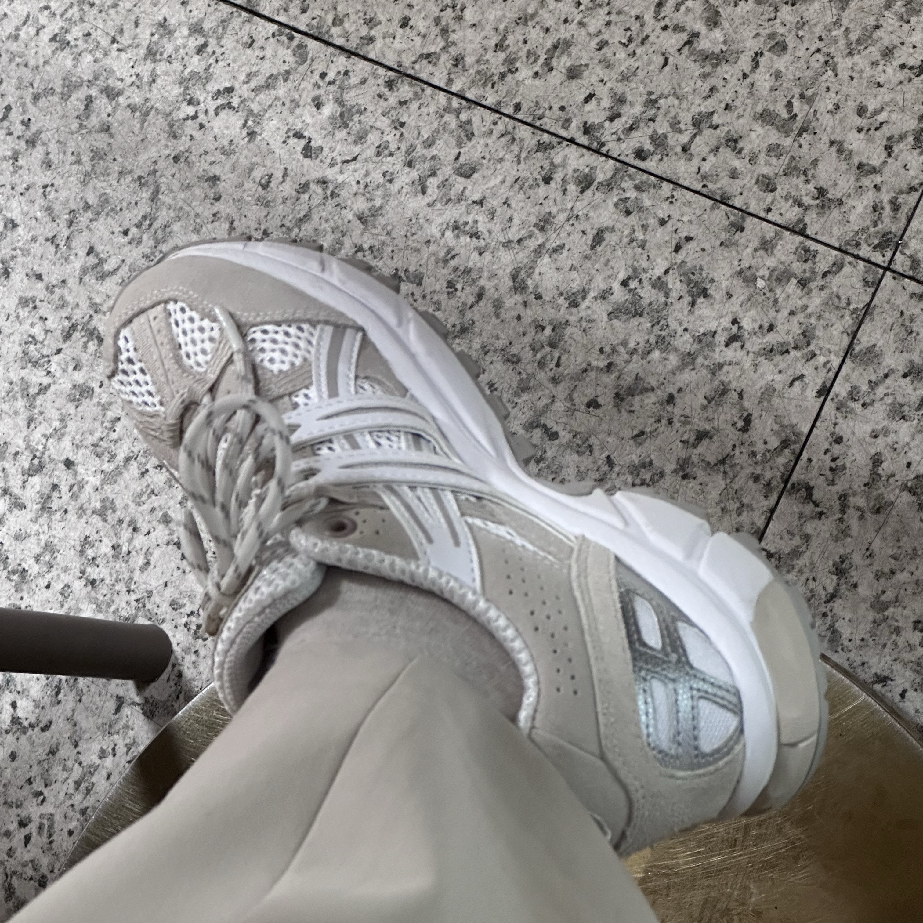 (W) Asics Gel-Sonoma 15-50 White Oatmeal 착용 스타일