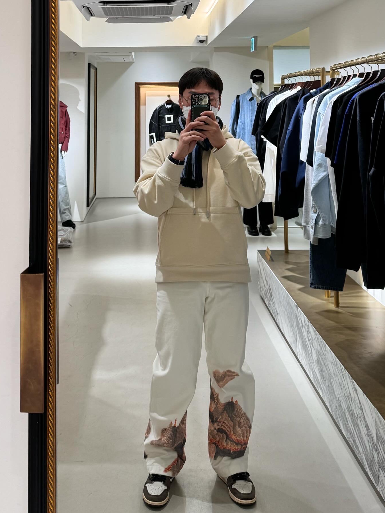 Wooyoungmi Flower Print Hoodie Ivory - 23SS, Wooyoungmi Long Straight Denim Pants Black -23FW 착용 스타일 - 4