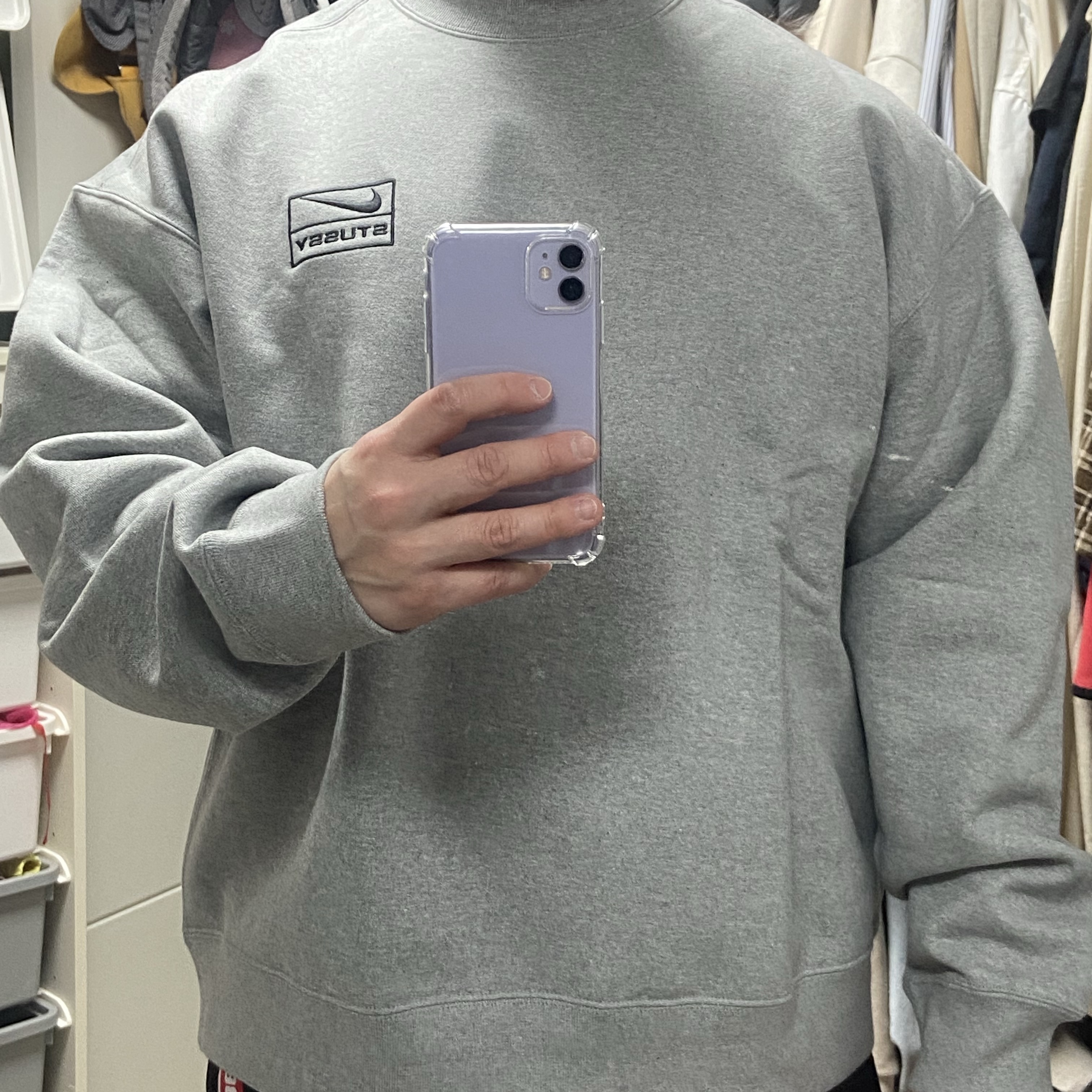 Nike x Stussy NRG Fleece Crewneck Dark Grey Heather (DO9337-063) 착용 스타일 - 1