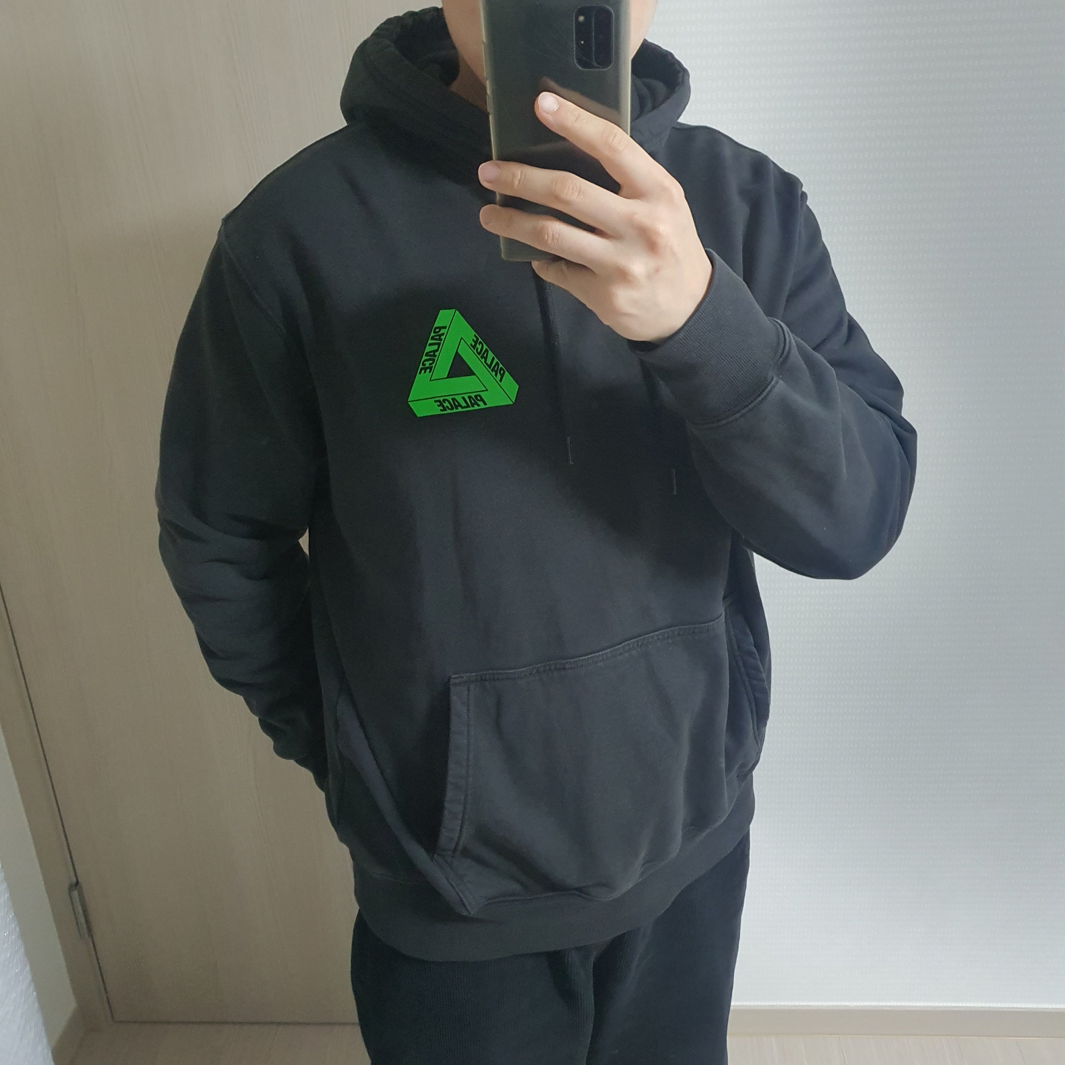 Palace Tri-Lenticular Hood Black - 22FW 착용 스타일