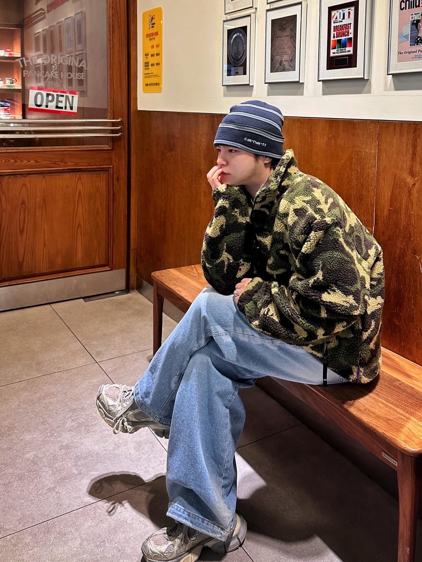 Balenciaga 3XL Sneakers Light Beige 착용 스타일 - 2