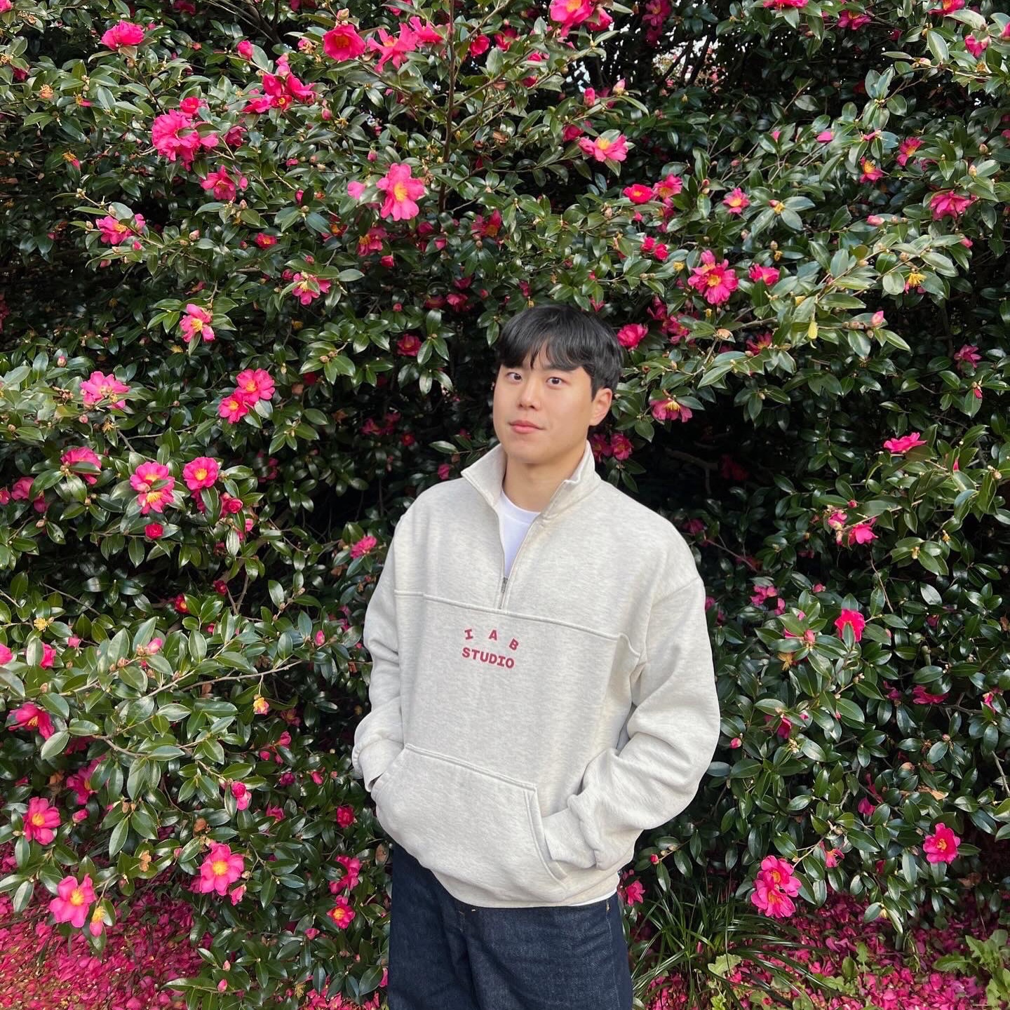IAB Studio Half Zip-Up Oatmeal Burgundy 착용 스타일 - 1